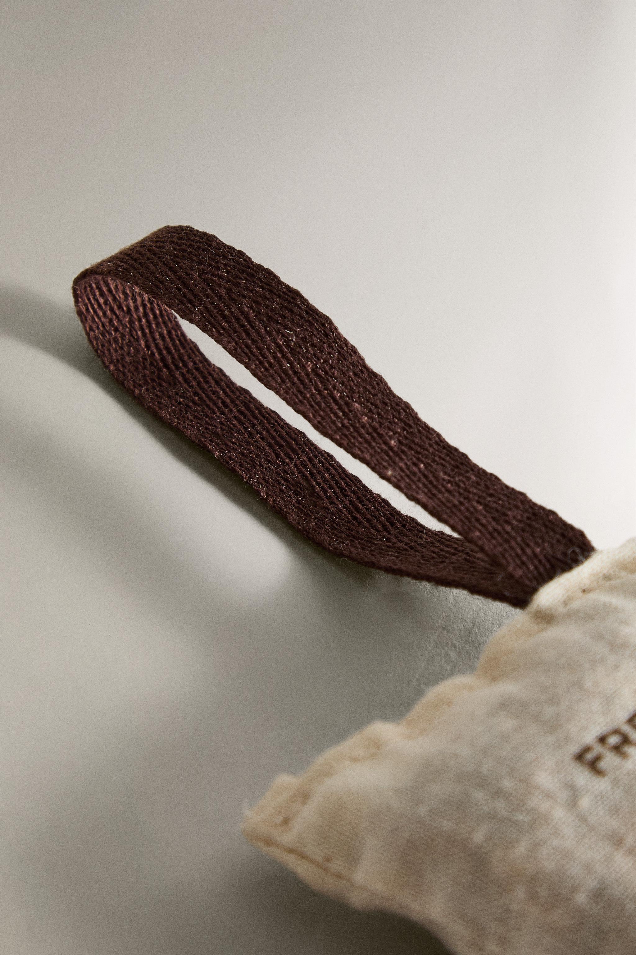 WARDROBE CEDAR CHIP BAGS (PACK OF 2)