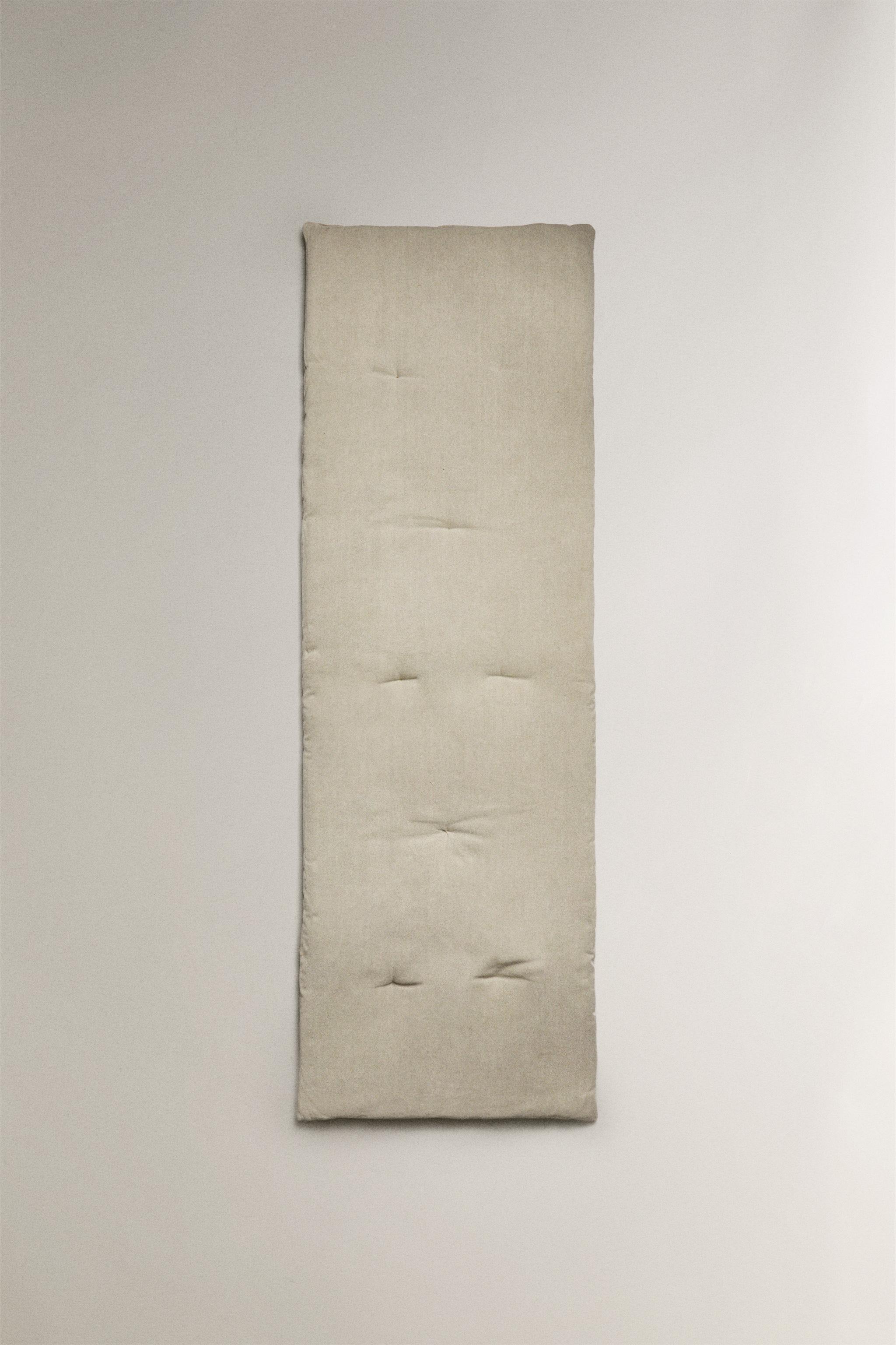 TOPPER WITH TOPSTITCHING