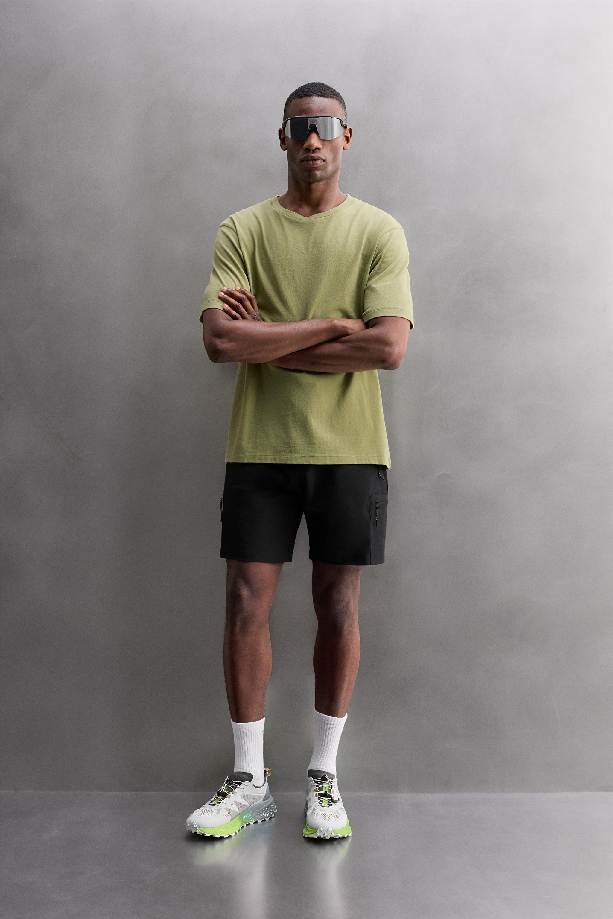 GRAPHIC PRINT T-SHIRT