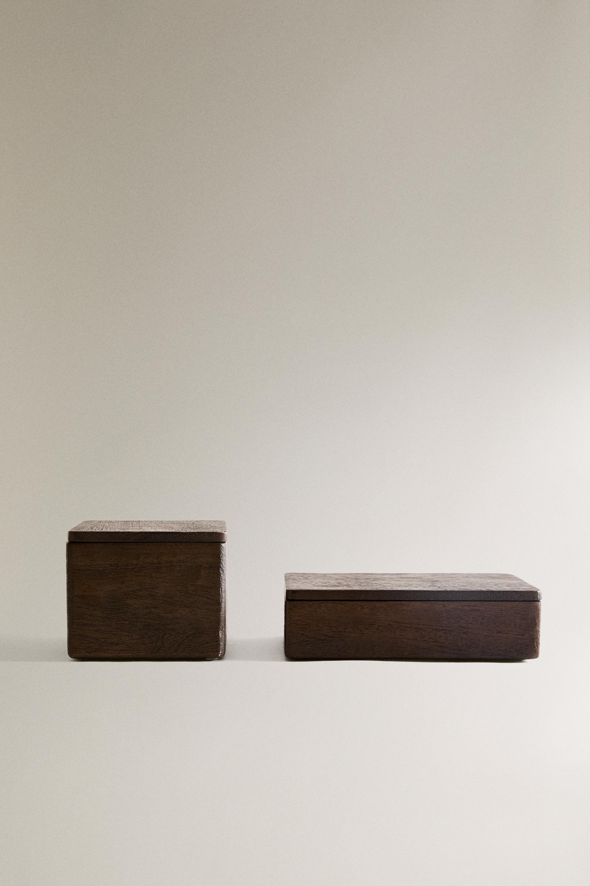 WOODEN BOX WITH A MAGNET