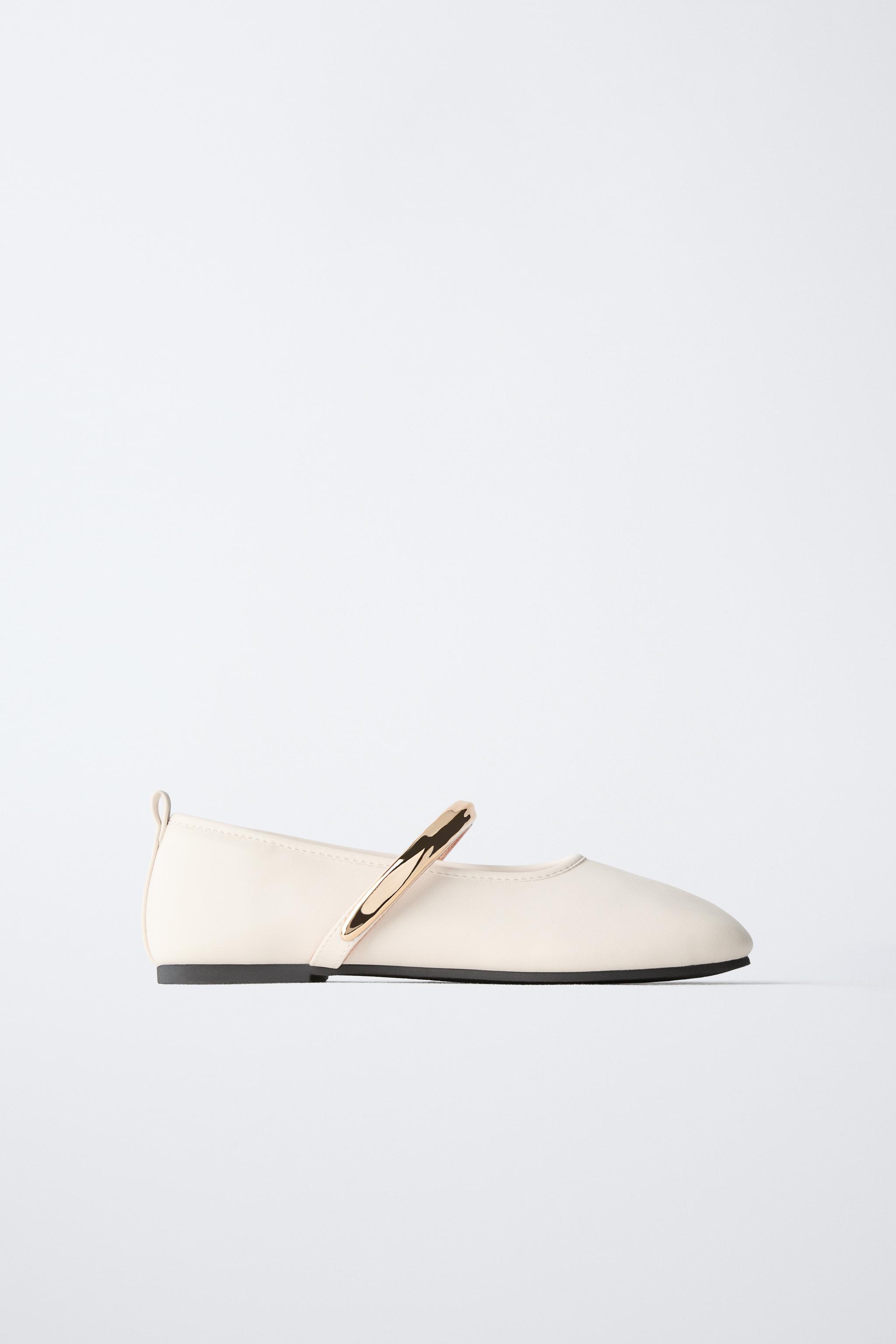 BALLET FLATS WITH METAL STRAP