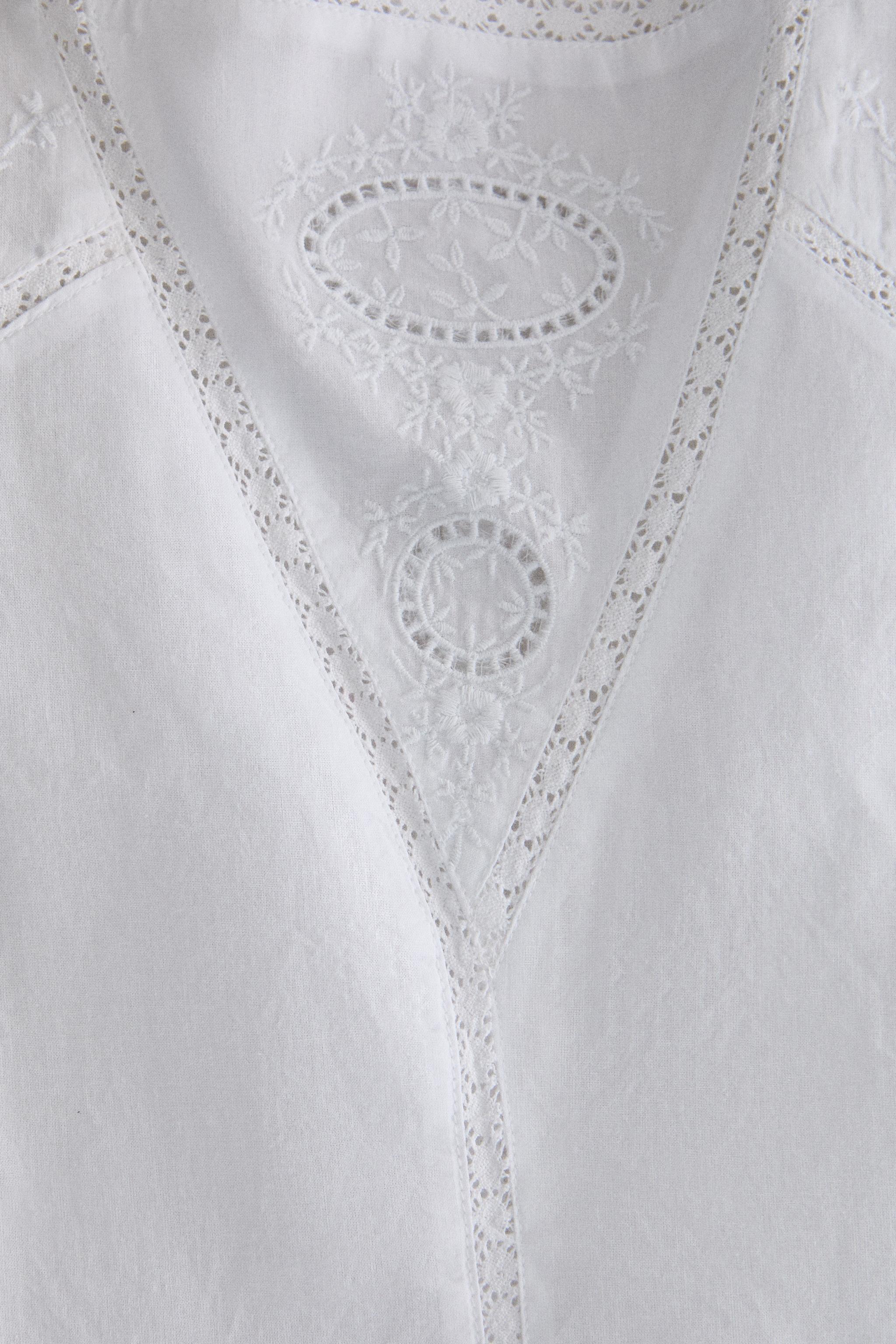 LACE AND EMBROIDERY T-SHIRT
