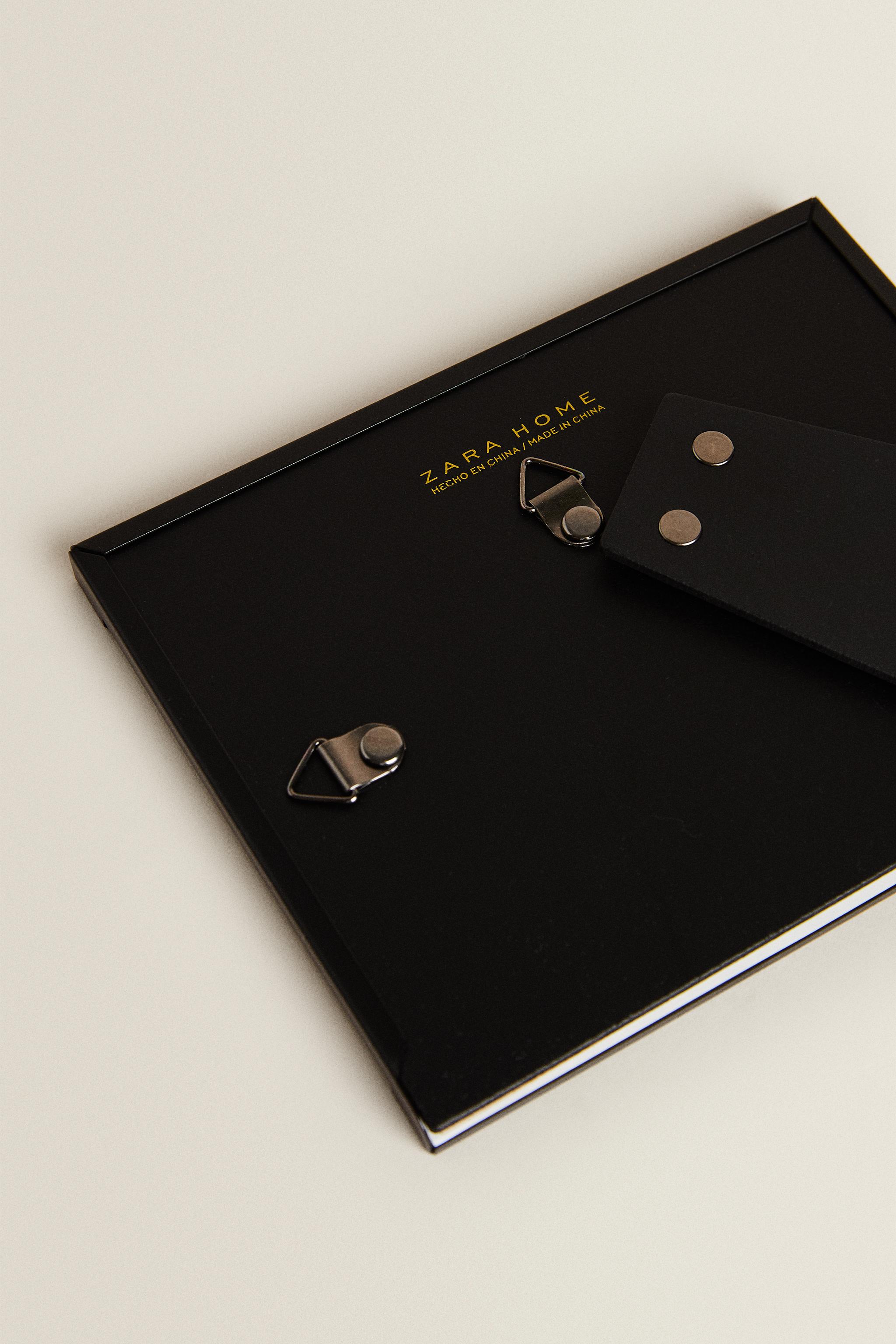 BLACK METAL PICTURE FRAME