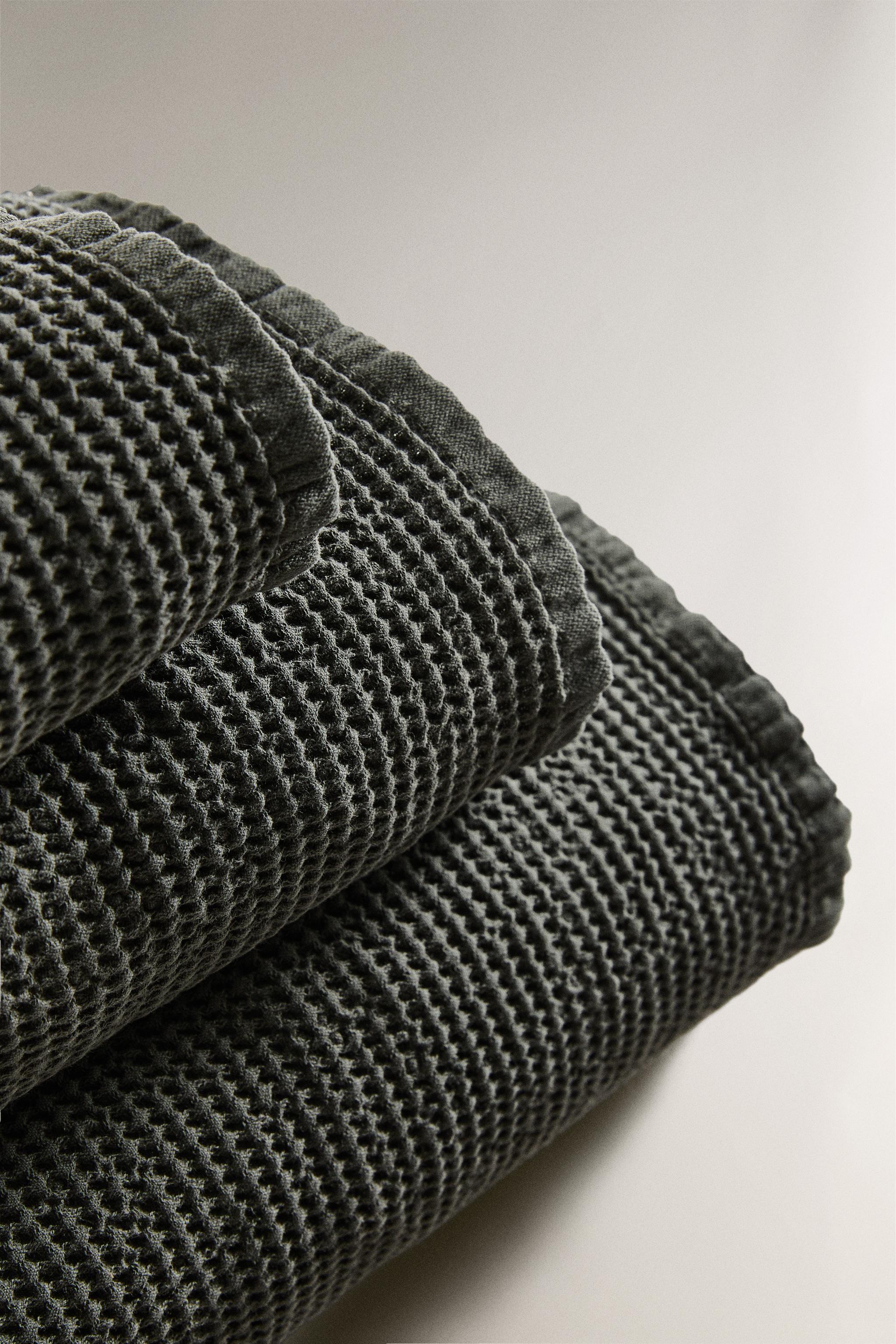 MINI WAFFLE-KNIT BATH TOWEL