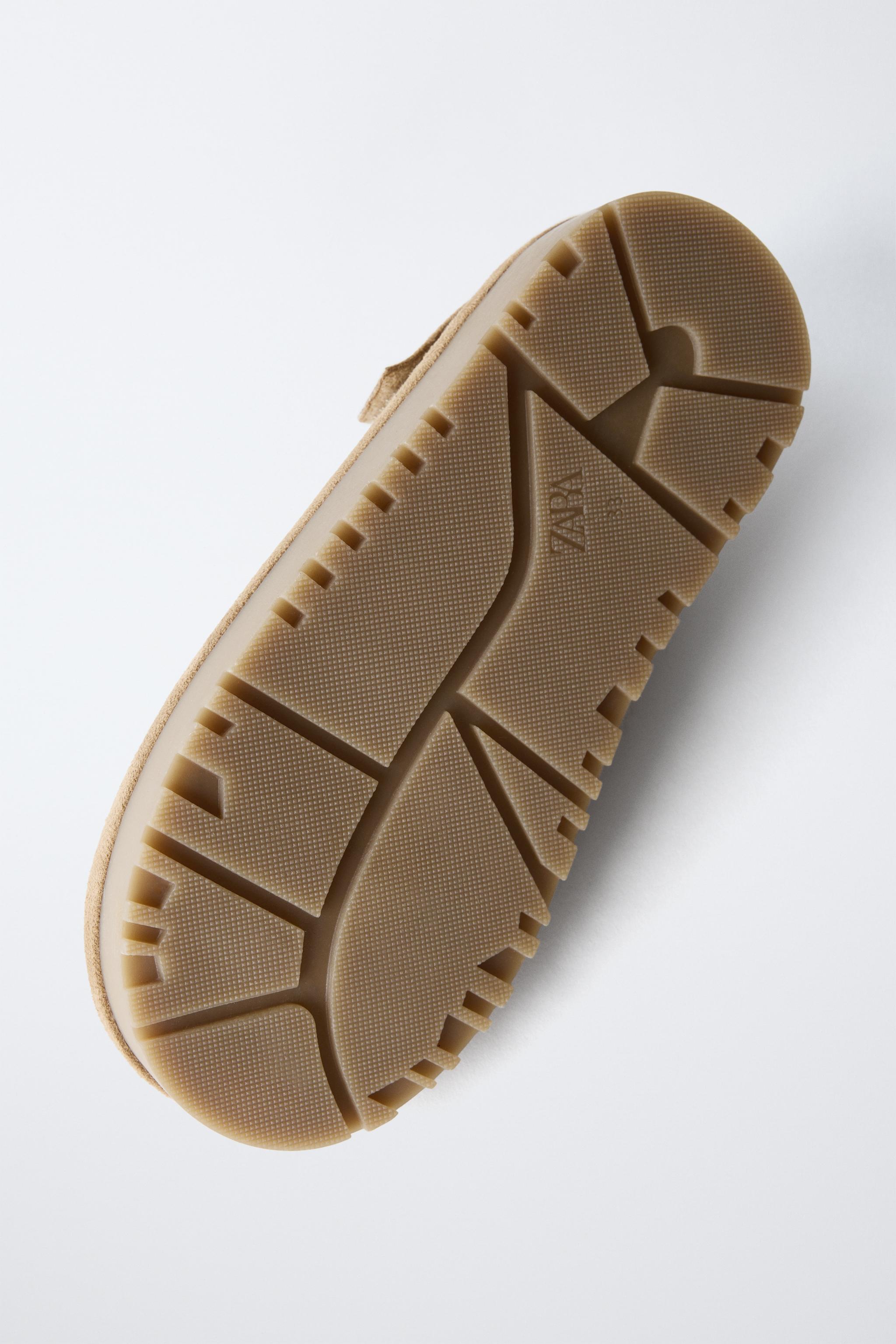 EMBROIDERED FAUX FUR CLOGS