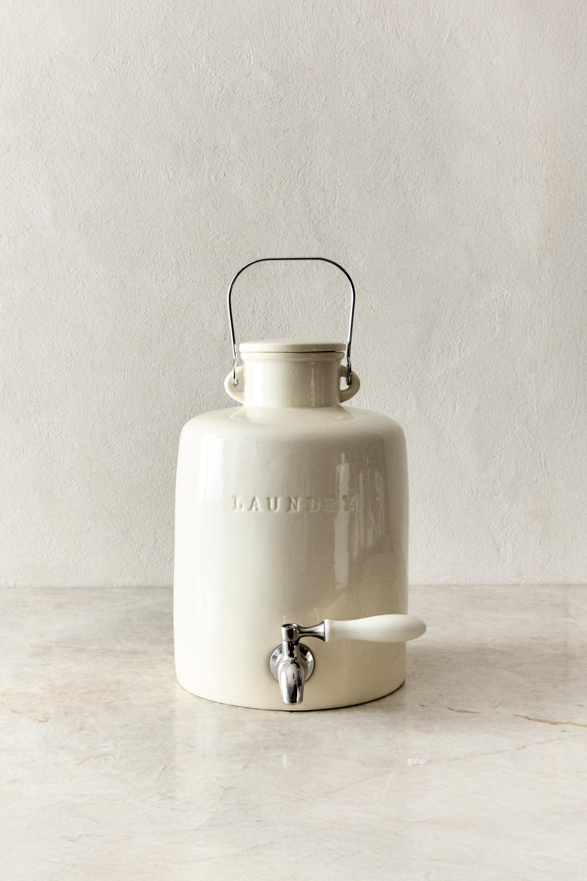 LAUNDRY DETERGENT DISPENSER