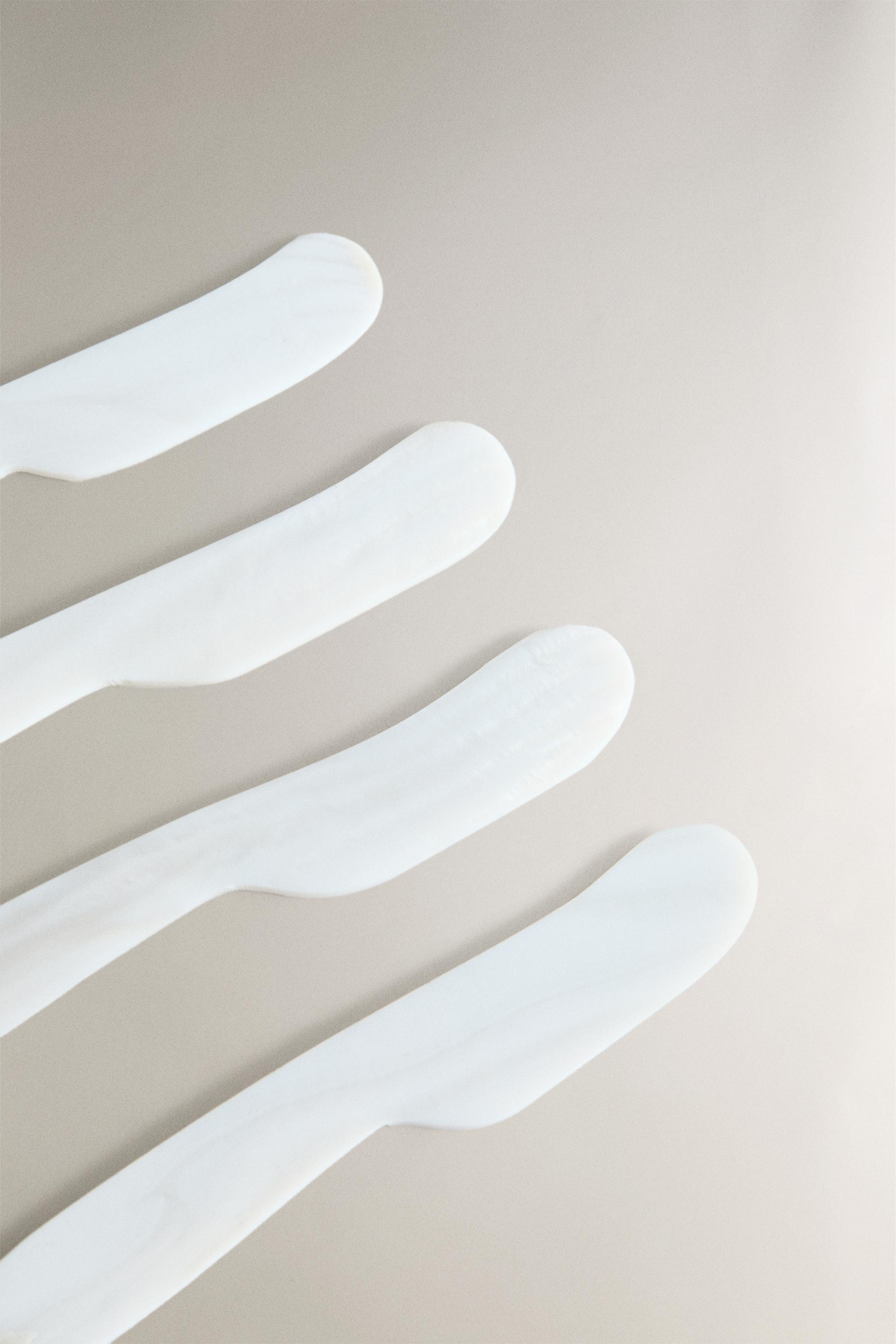 SET OF MOTHER-OF-PEARL BUTTER KNIVES (SET OF 4)