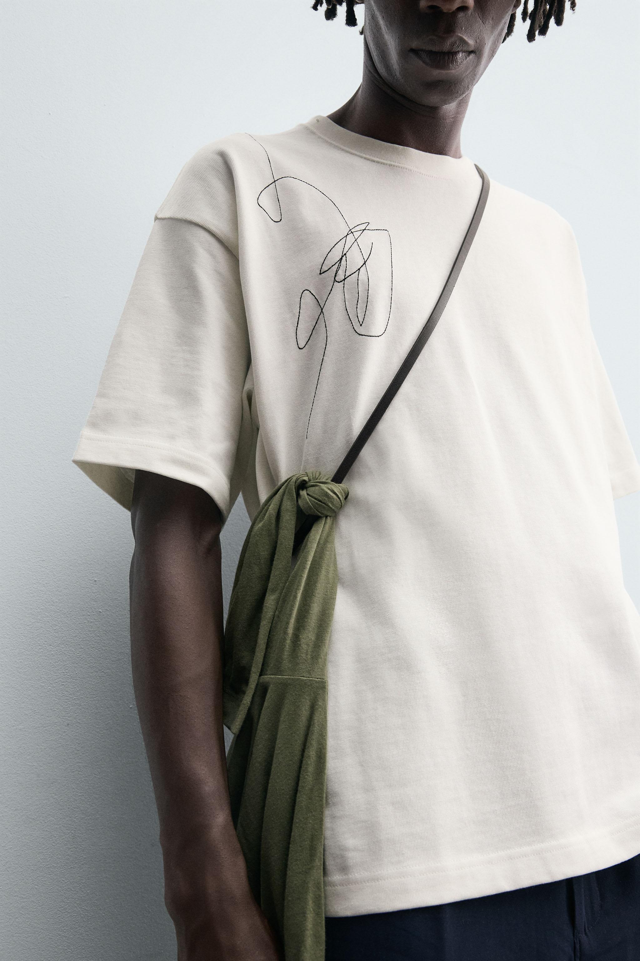 EMBROIDERED PHOTO PRINT T-SHIRT