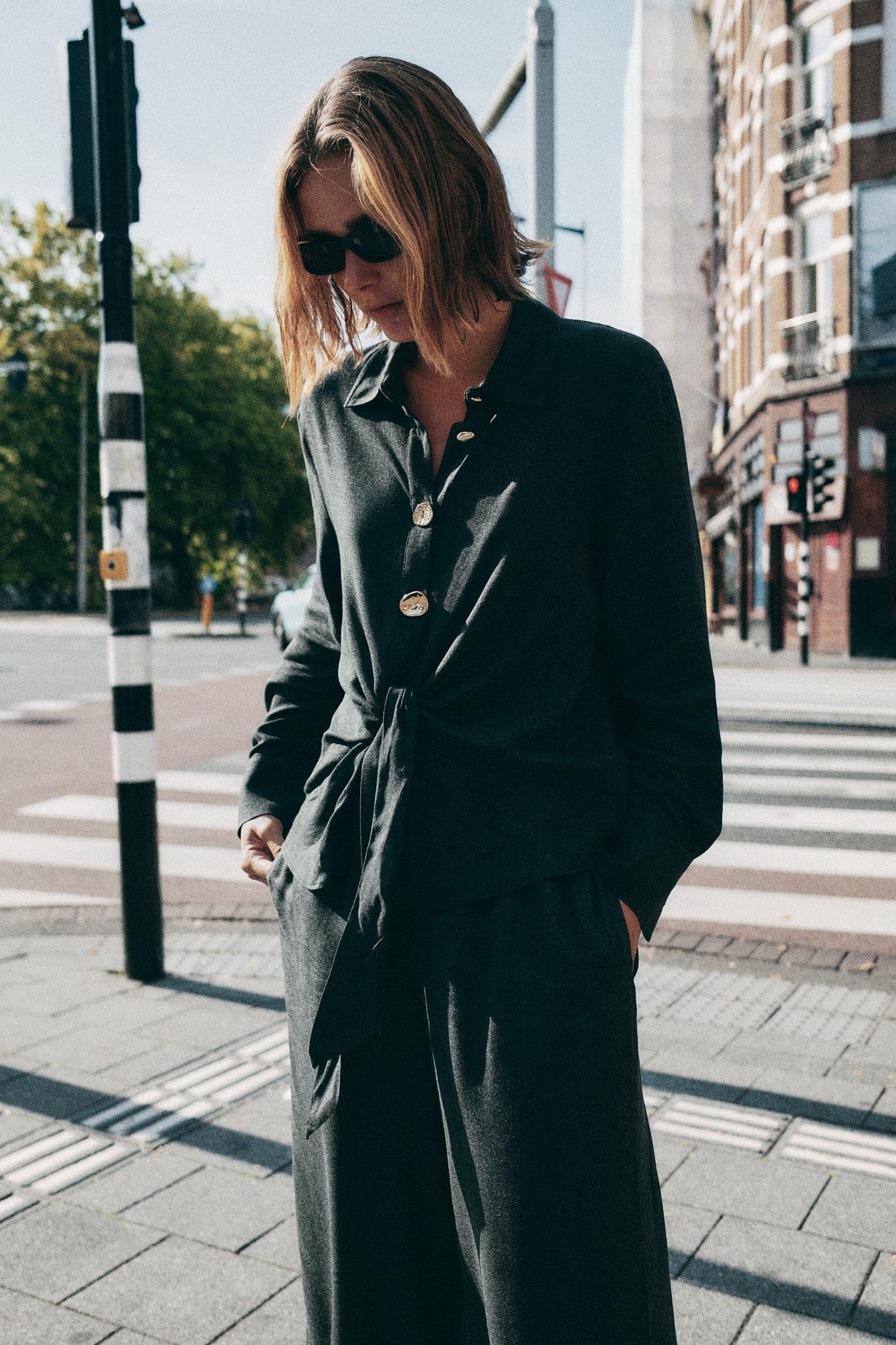 KNOTTED SHIRT WITH METAL BUTTONS