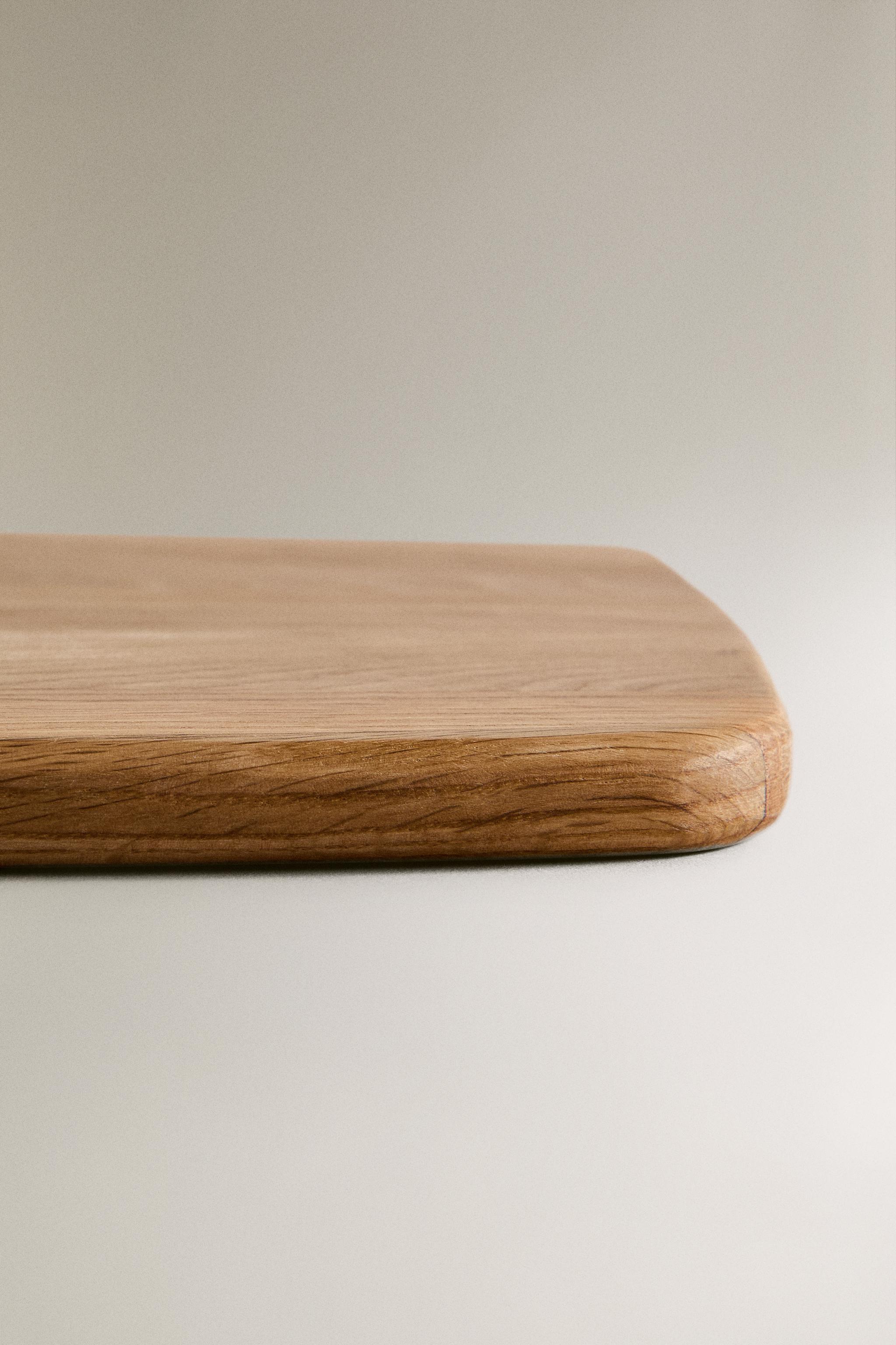 WOODEN CUTTING BOARD