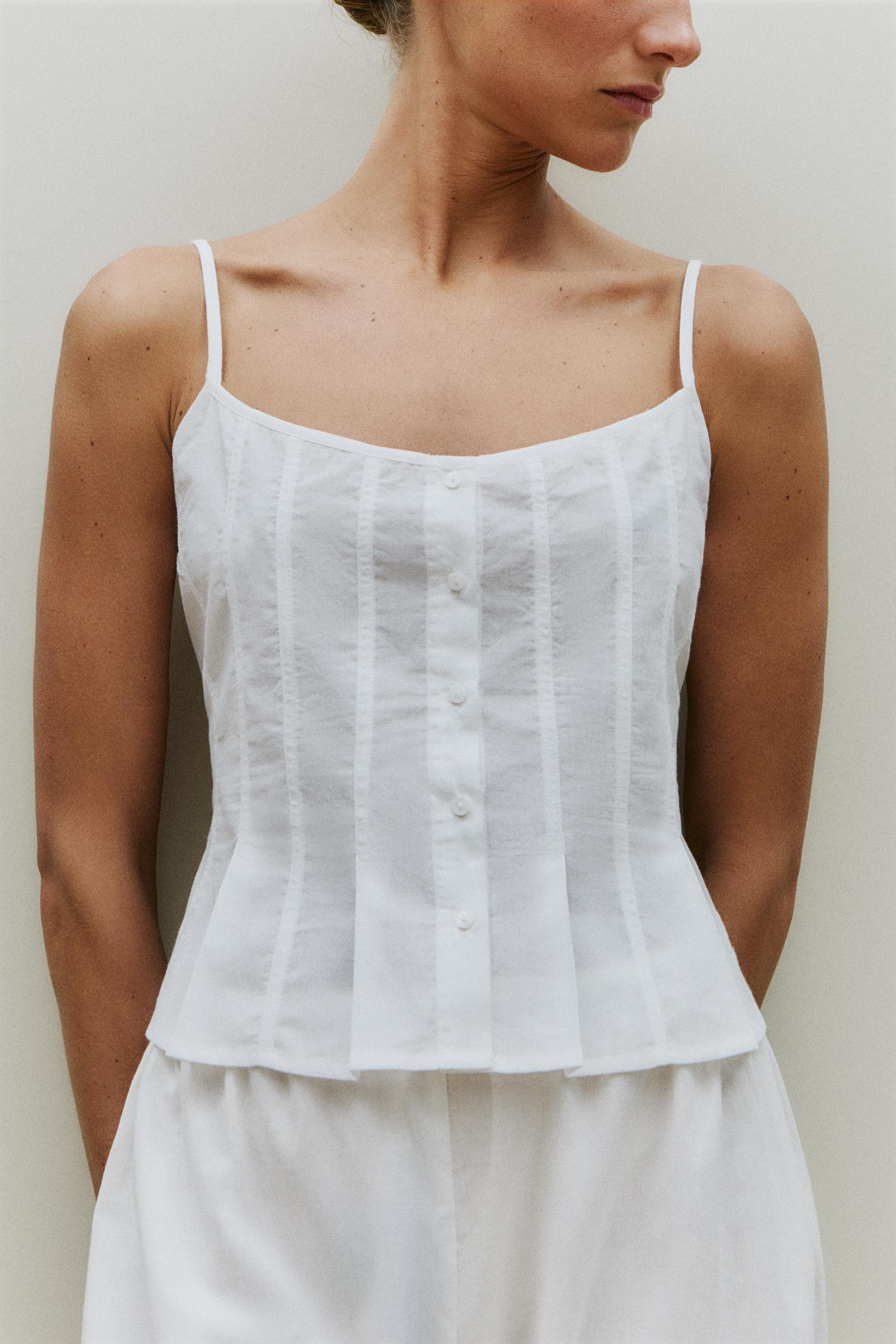 COTTON TOP WITH SEAM DETAILS