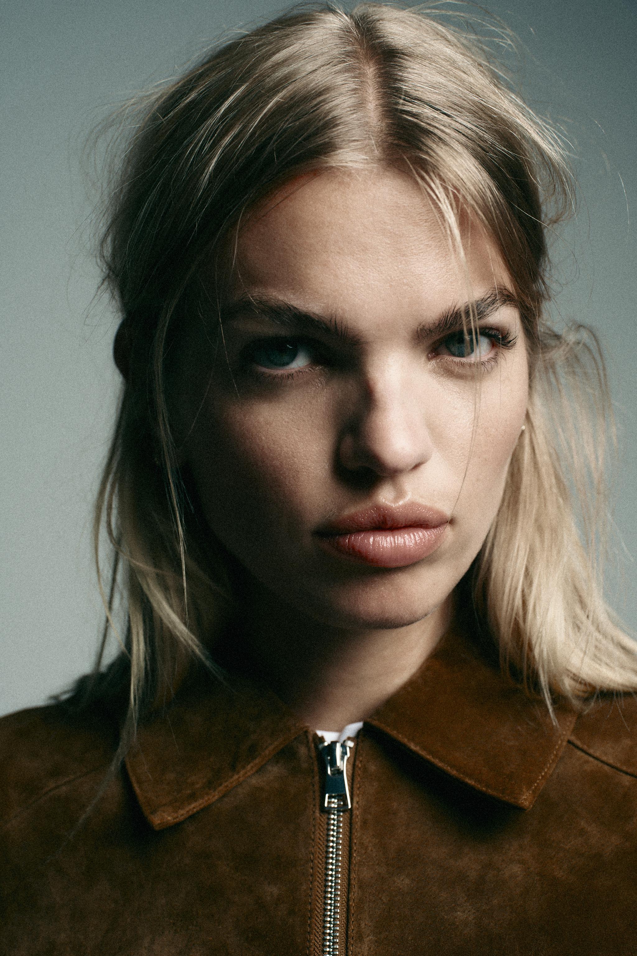 100% LEATHER SHORT JACKET