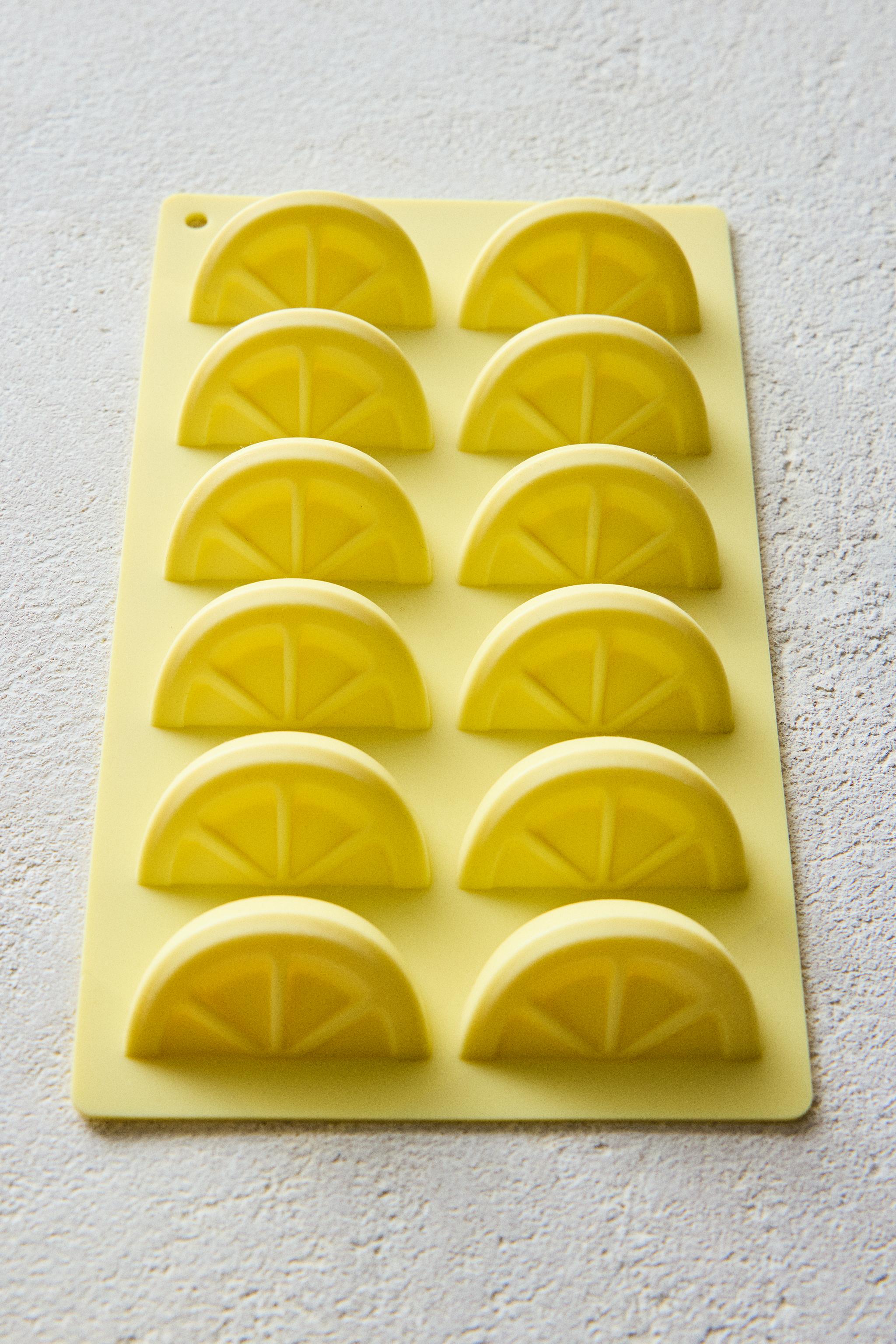 SILICONE ICE TRAY LEMON SLICES