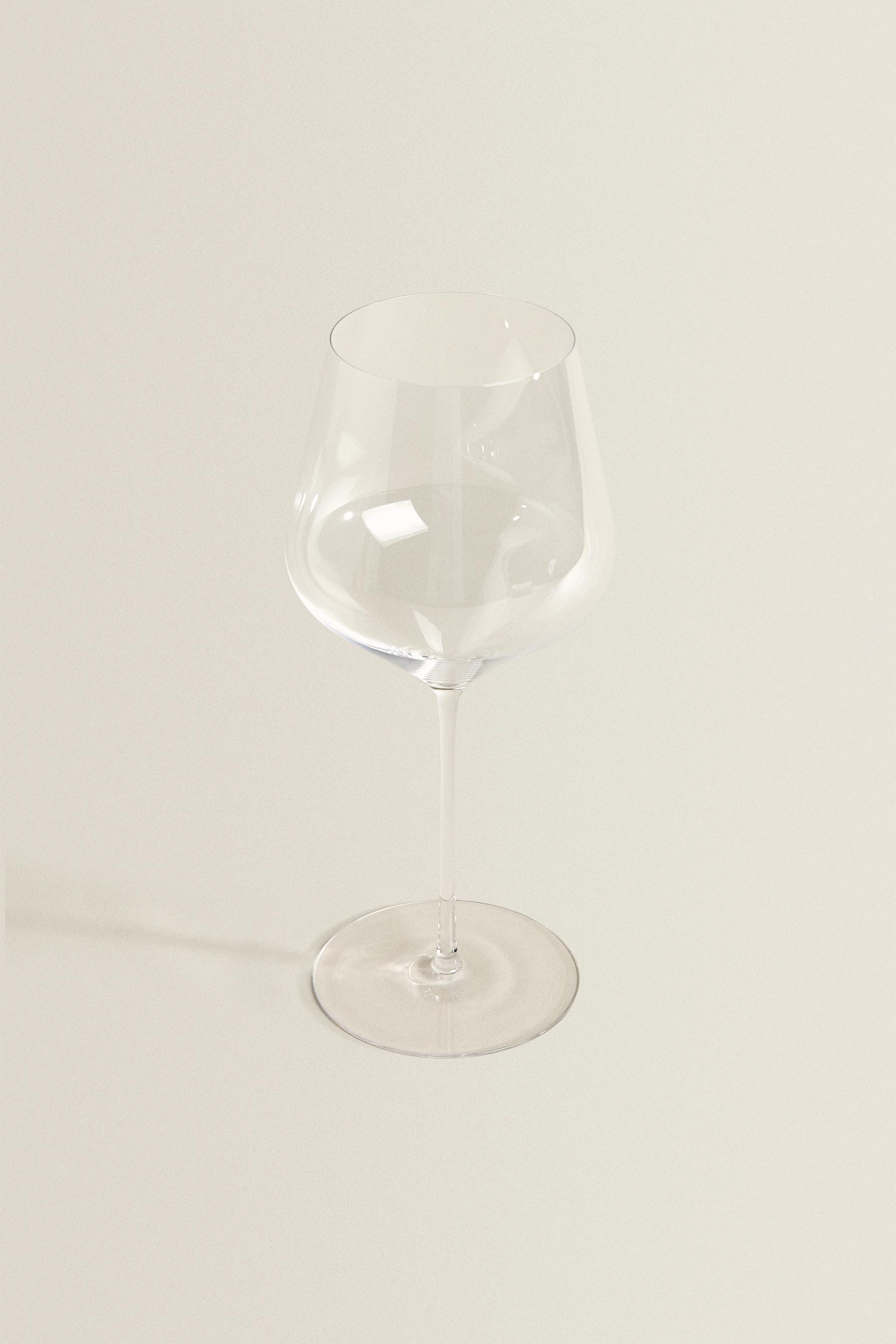 BLOWN CRYSTALLINE WINE GLASS