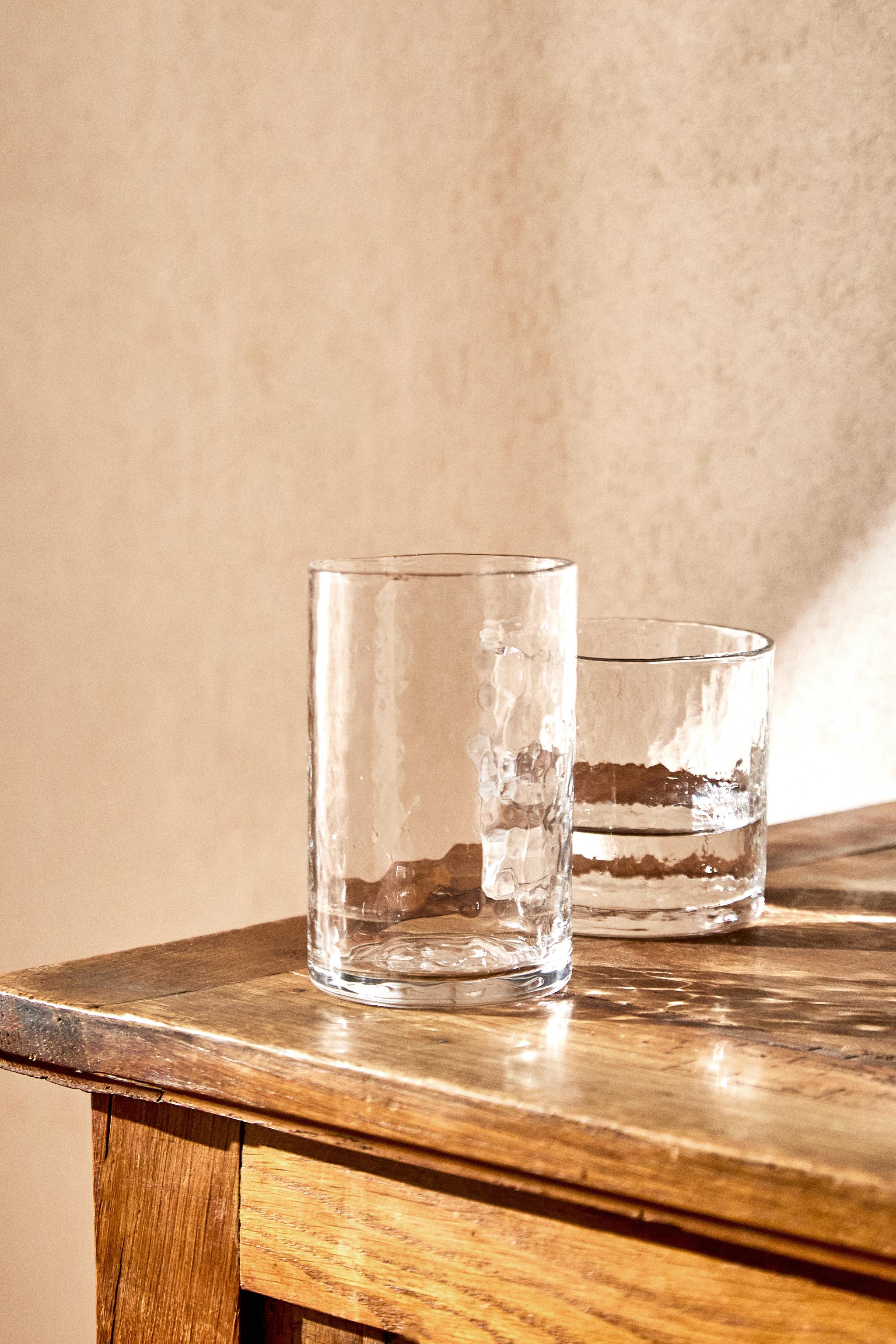 HAMMERED GLASS SOFT DRINK TUMBLER