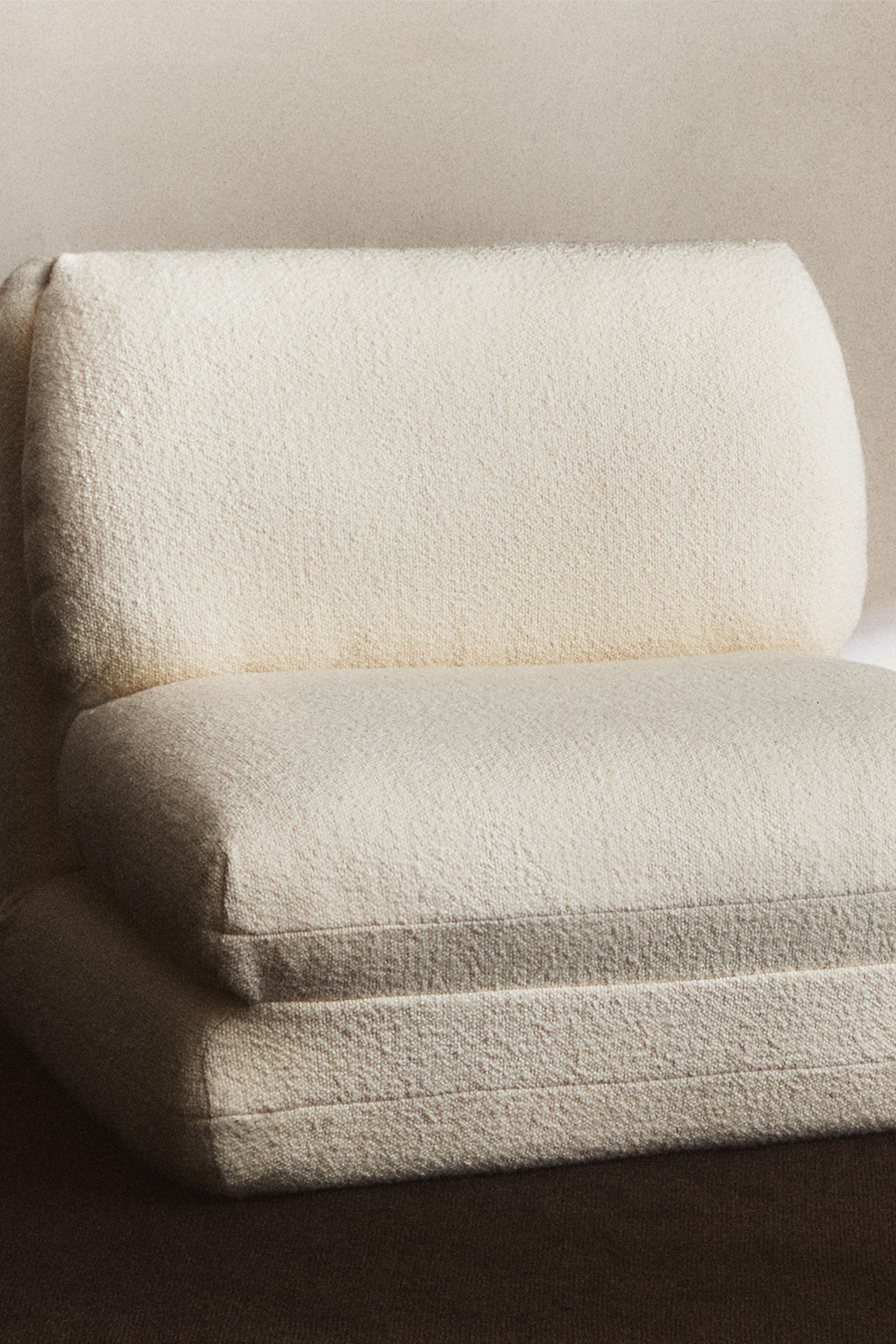 BOUCLÉ FOLDING LOUNGE CHAIR