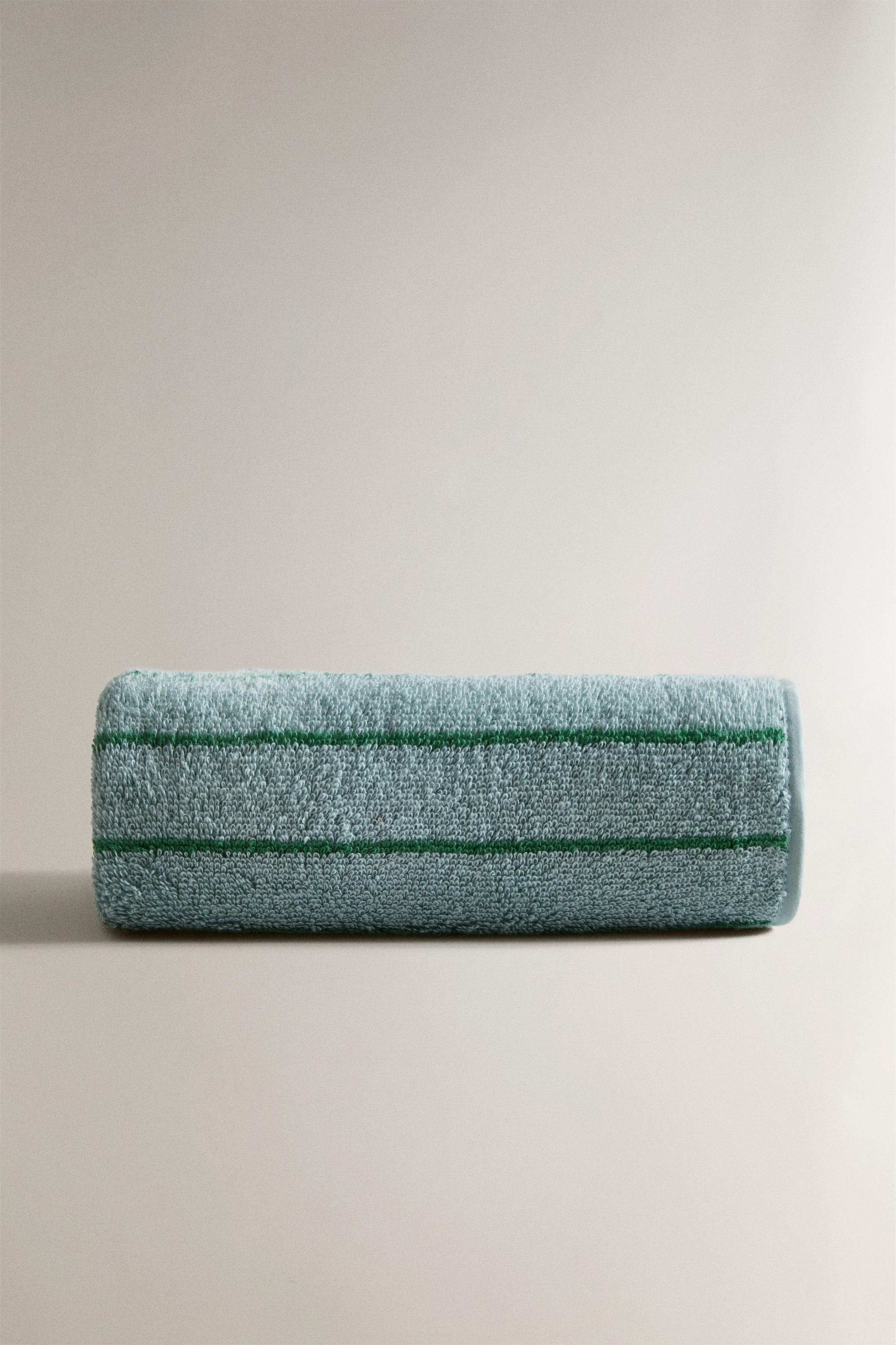 CHILDREN’S STRIPED VELOUR BATH TOWEL