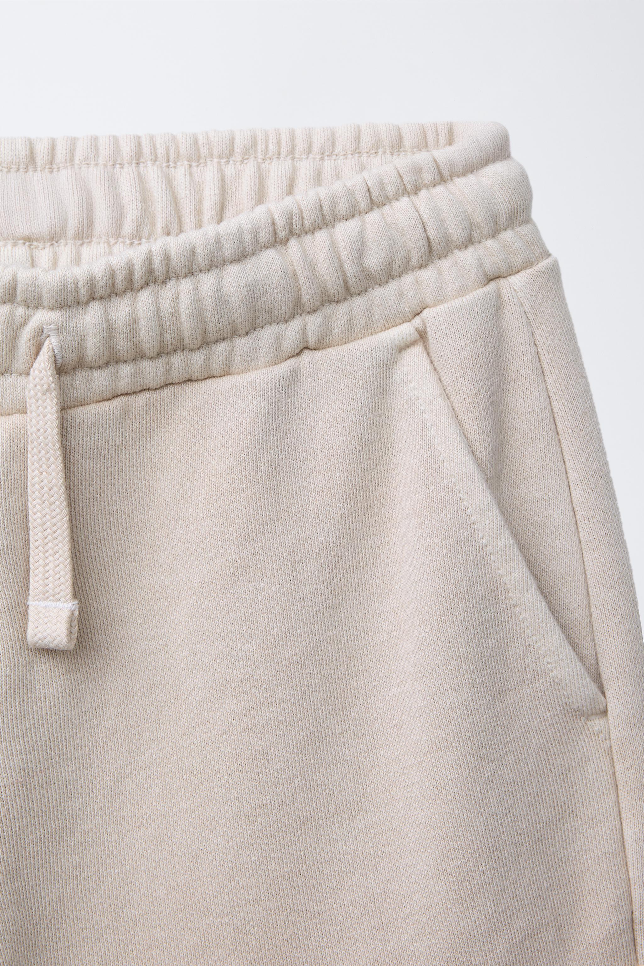 STRAIGHT FIT GRAFFITI CARGO PLUSH SHORTS