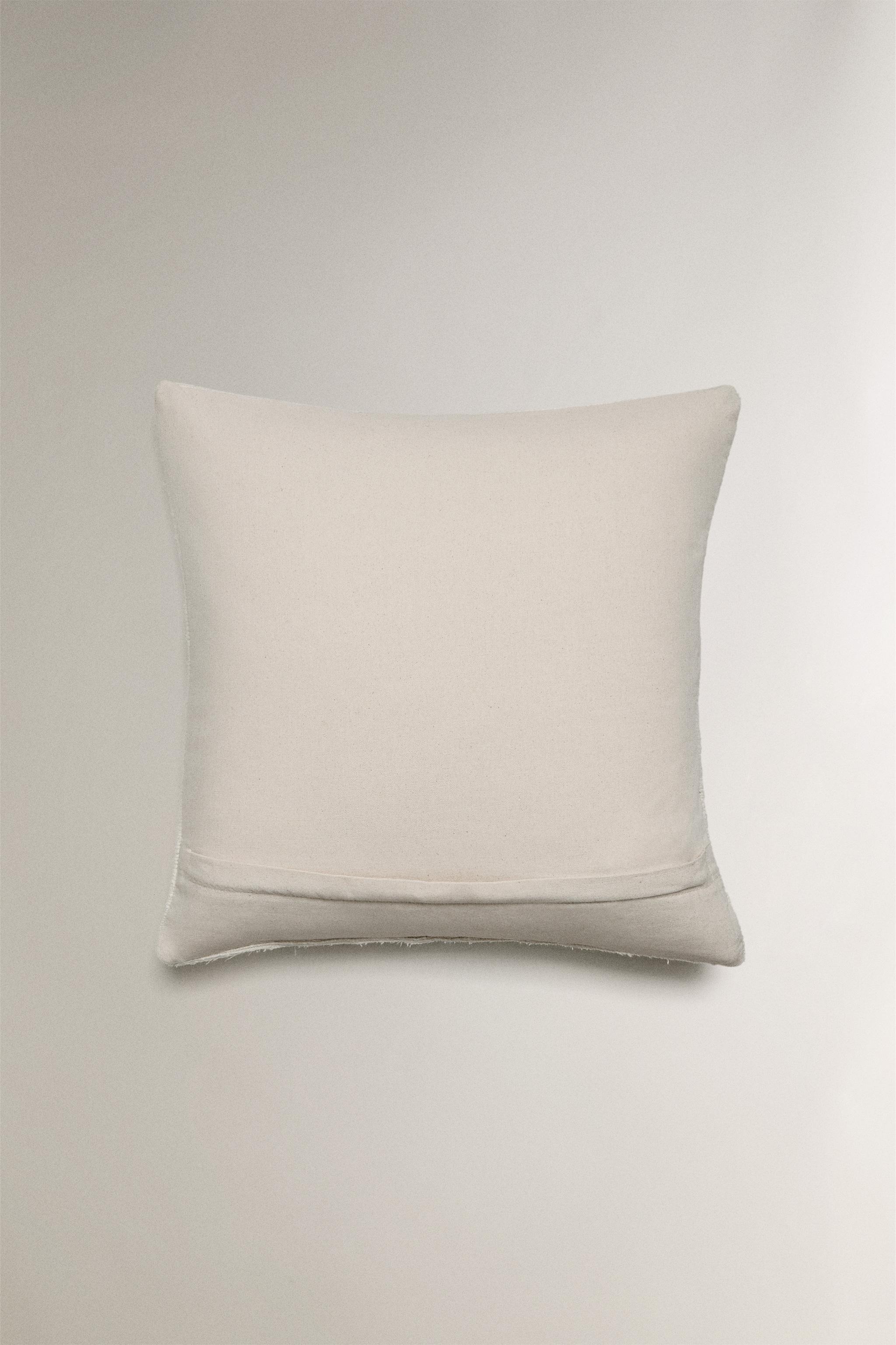 PLAITED THROW PILLOW COVER