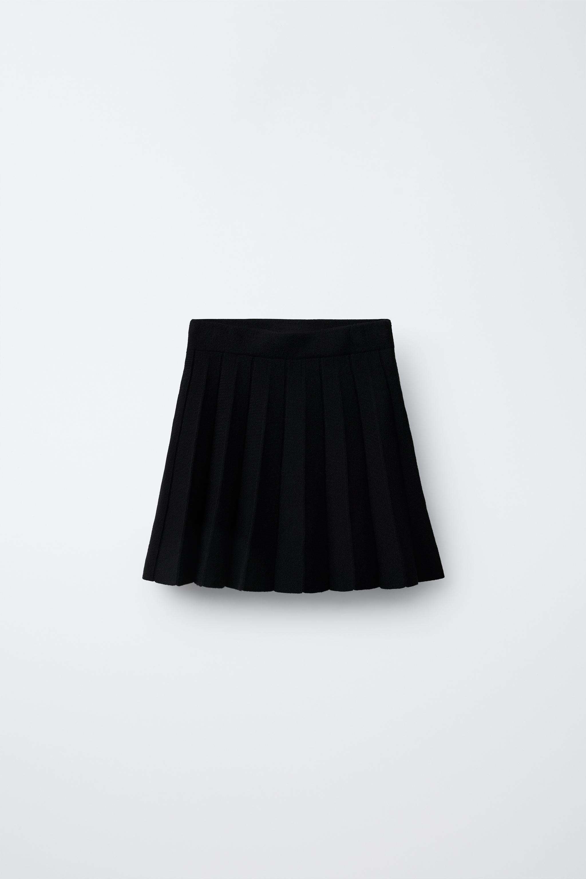 PLEATED KNIT SKIRT