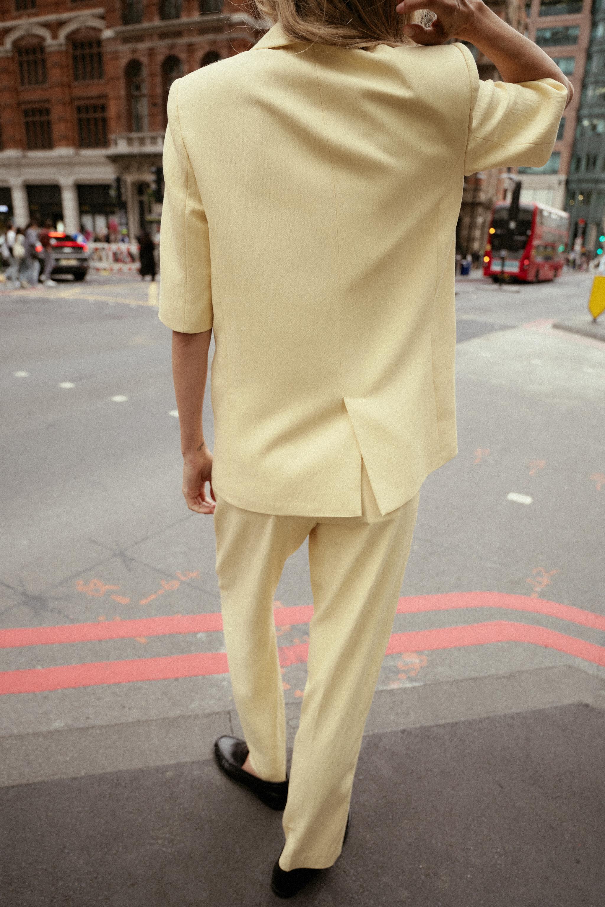 TEXTURED SHORT SLEEVE BLAZER