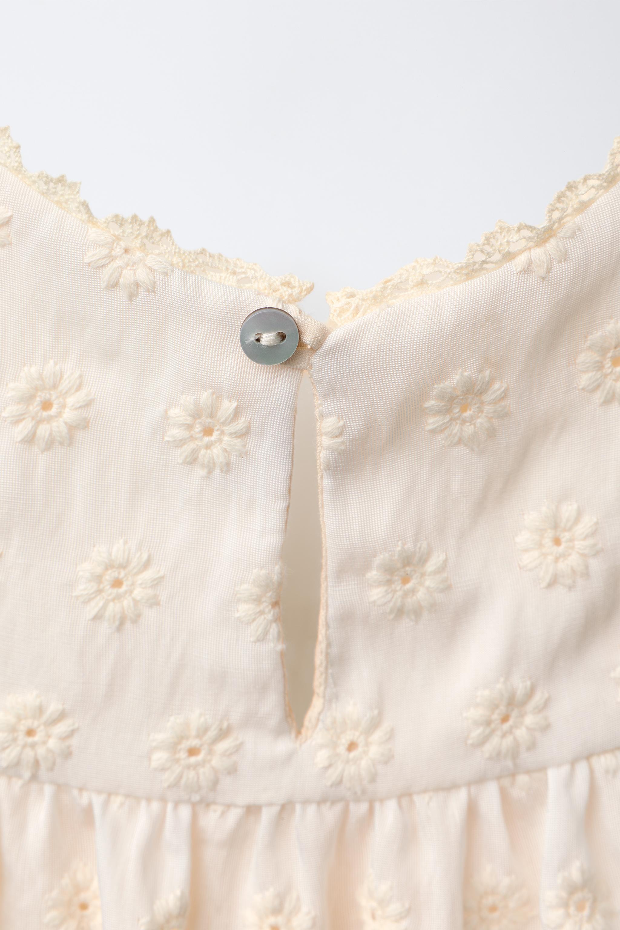 EMBROIDERED LACE TOP