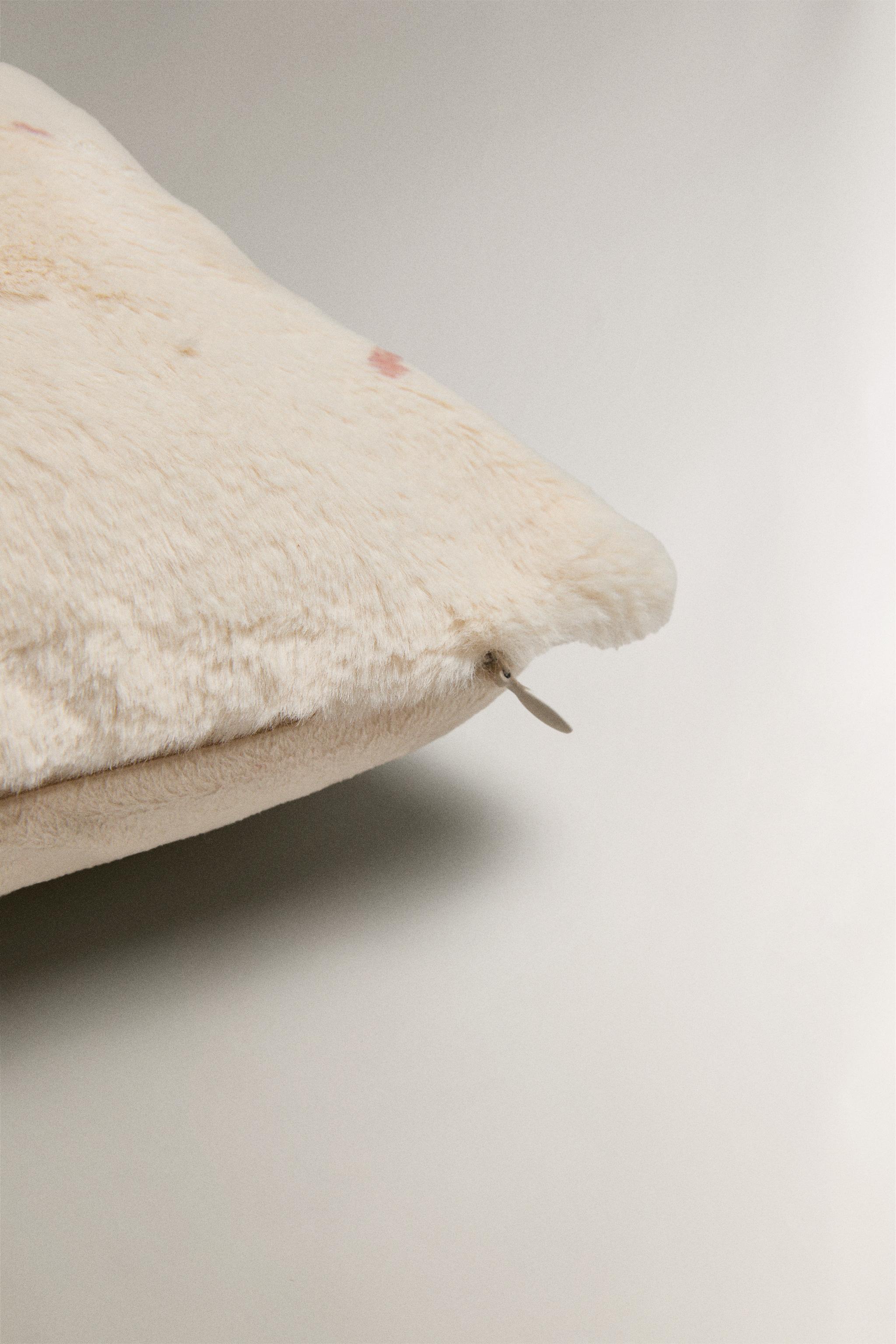 CHILDREN'S THROW PILLOW COVER WITH A SKATING DOG DESIGN