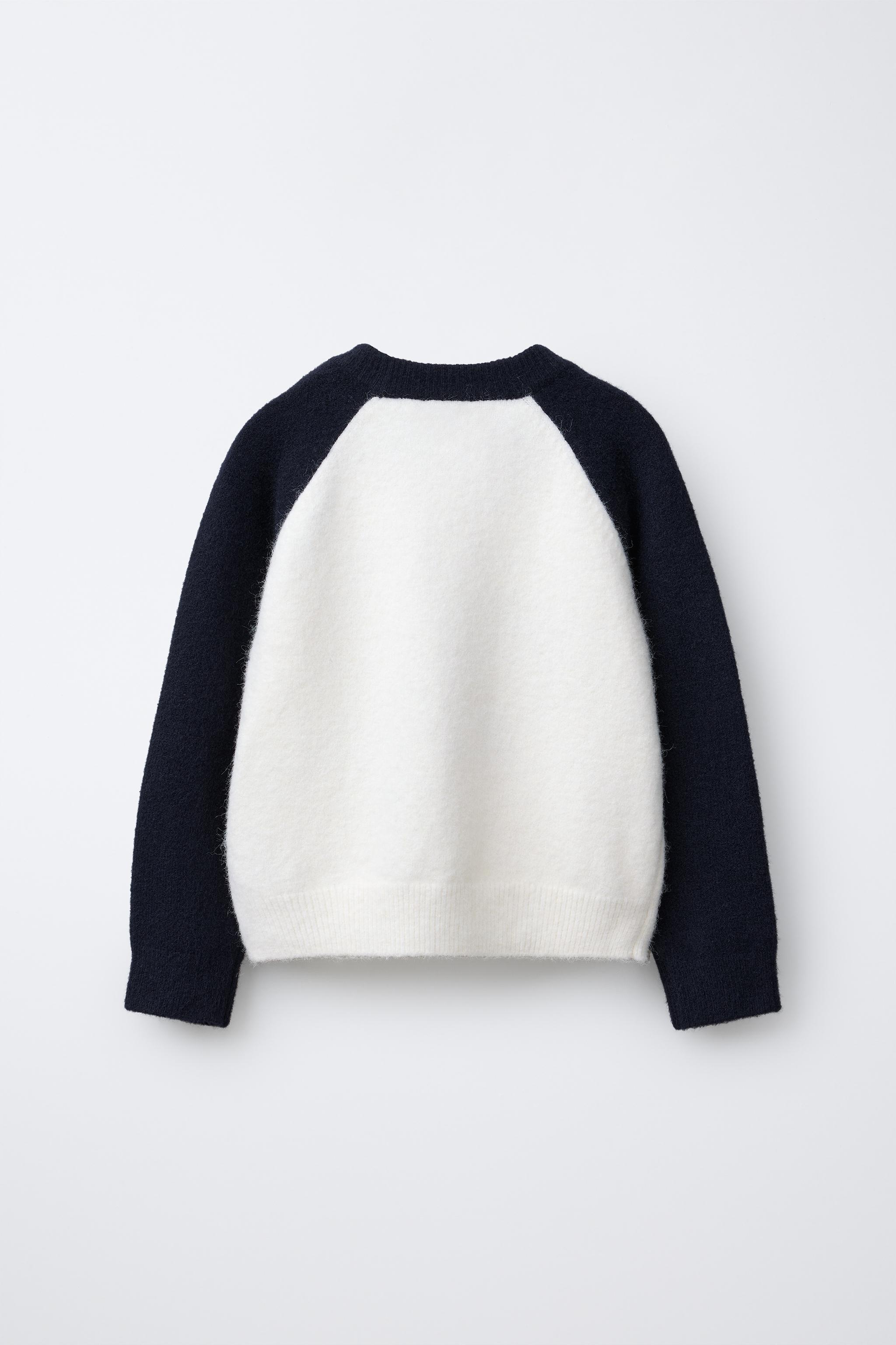 CONTRAST SLEEVE TEXT SWEATER