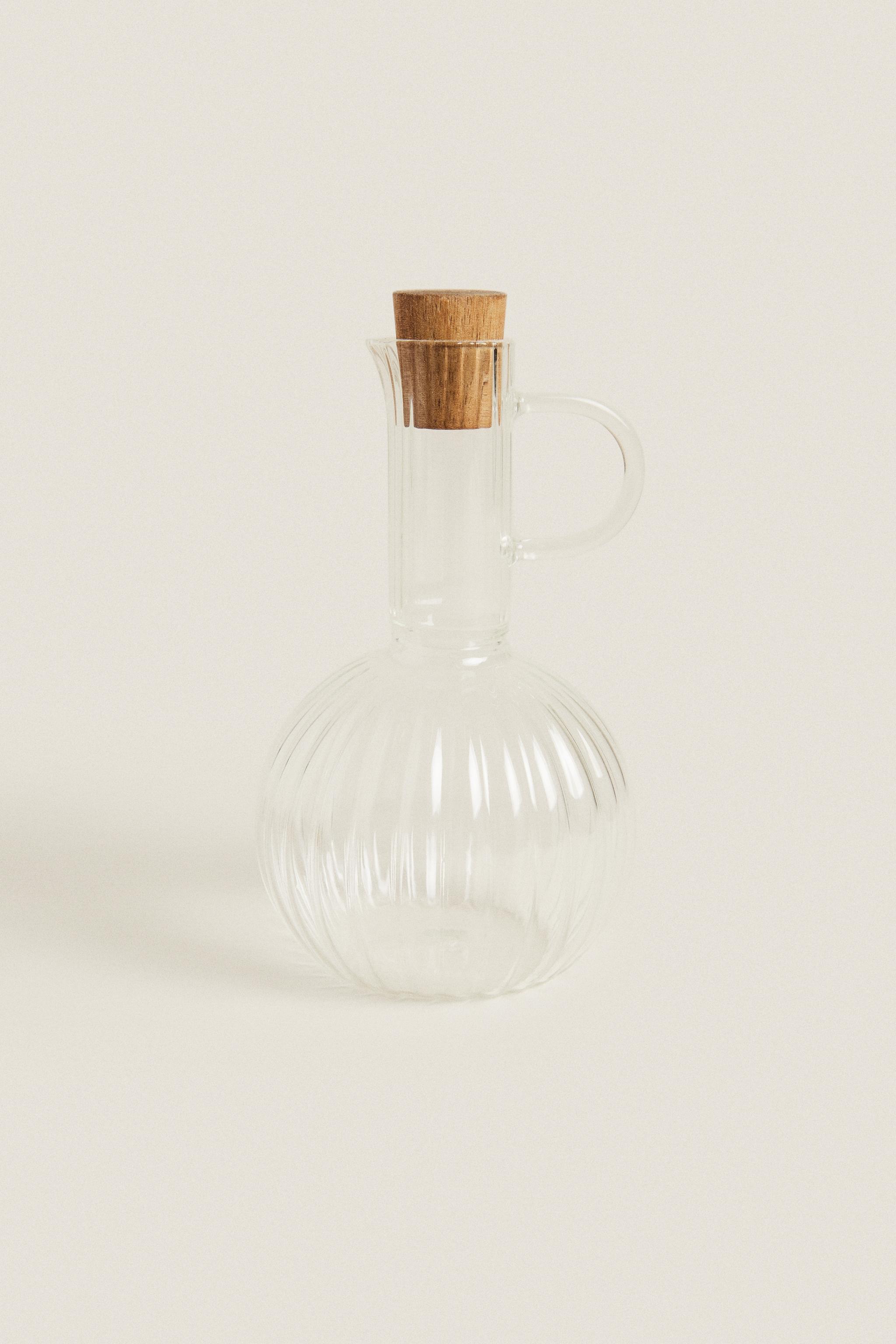 BOROSILICATE GLASS AND WOOD CRUET SET