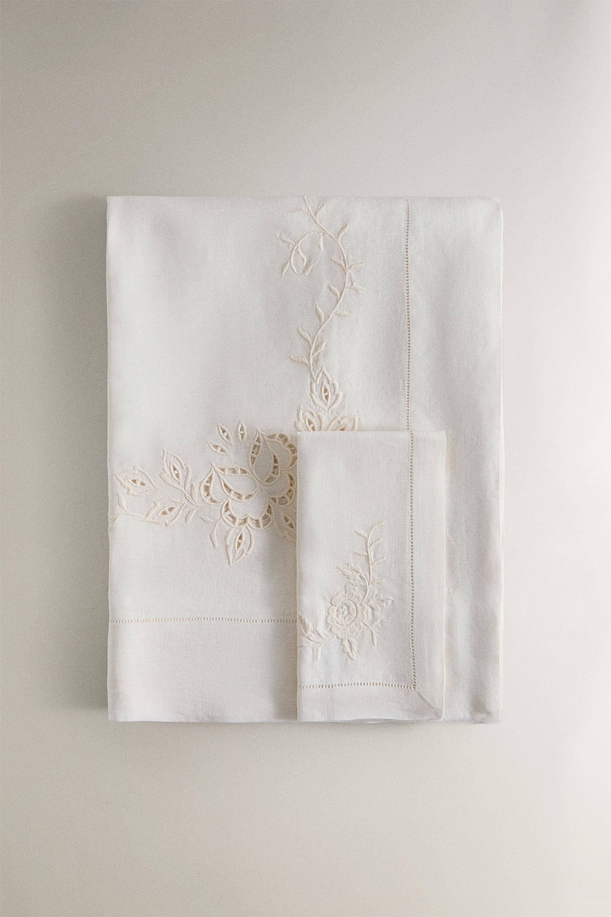 LINEN TABLECLOTH WITH FLORAL EMBROIDERY AND HEMSTITCHING