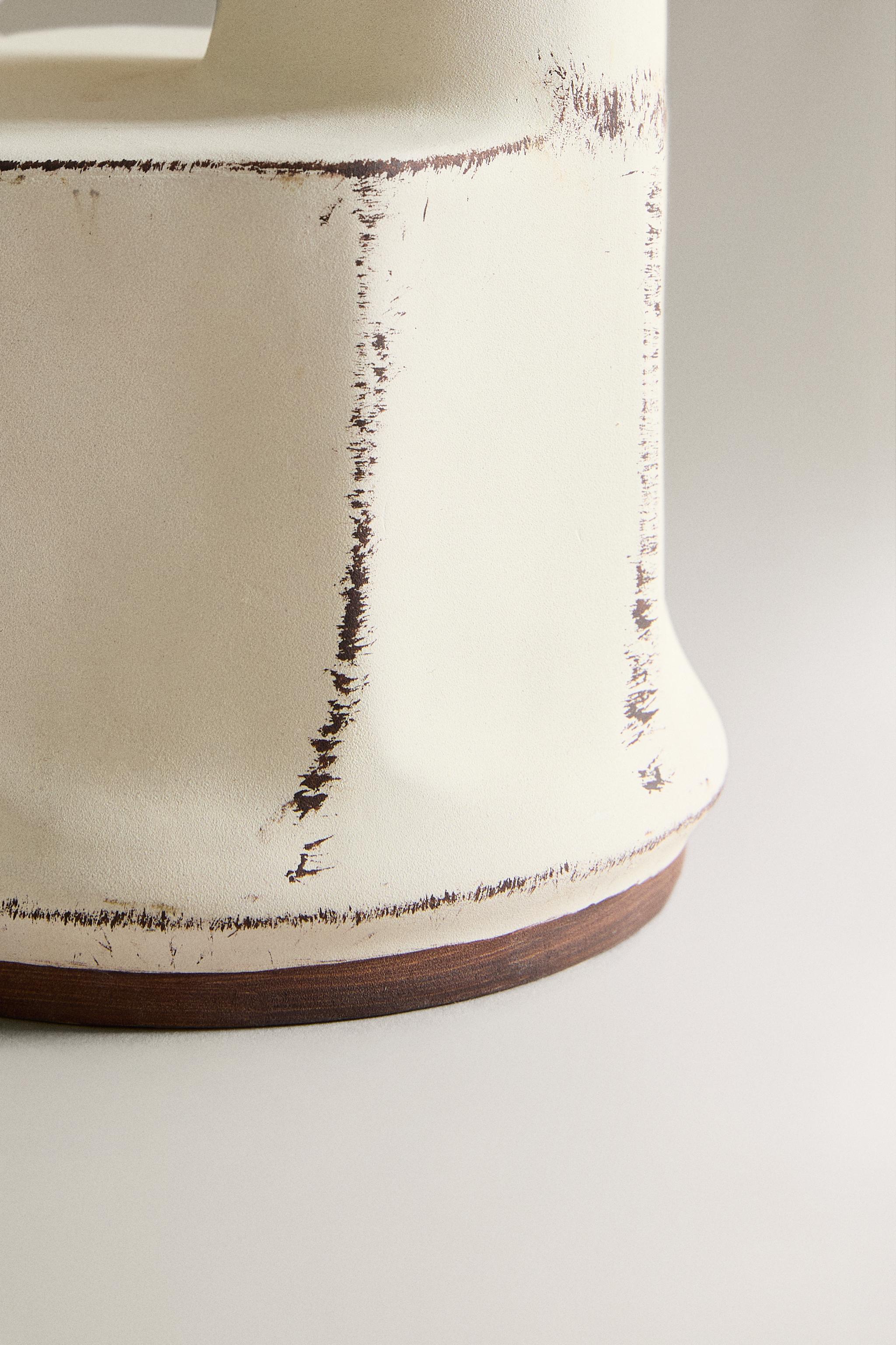 CERAMIC VASE WITH HANDLES