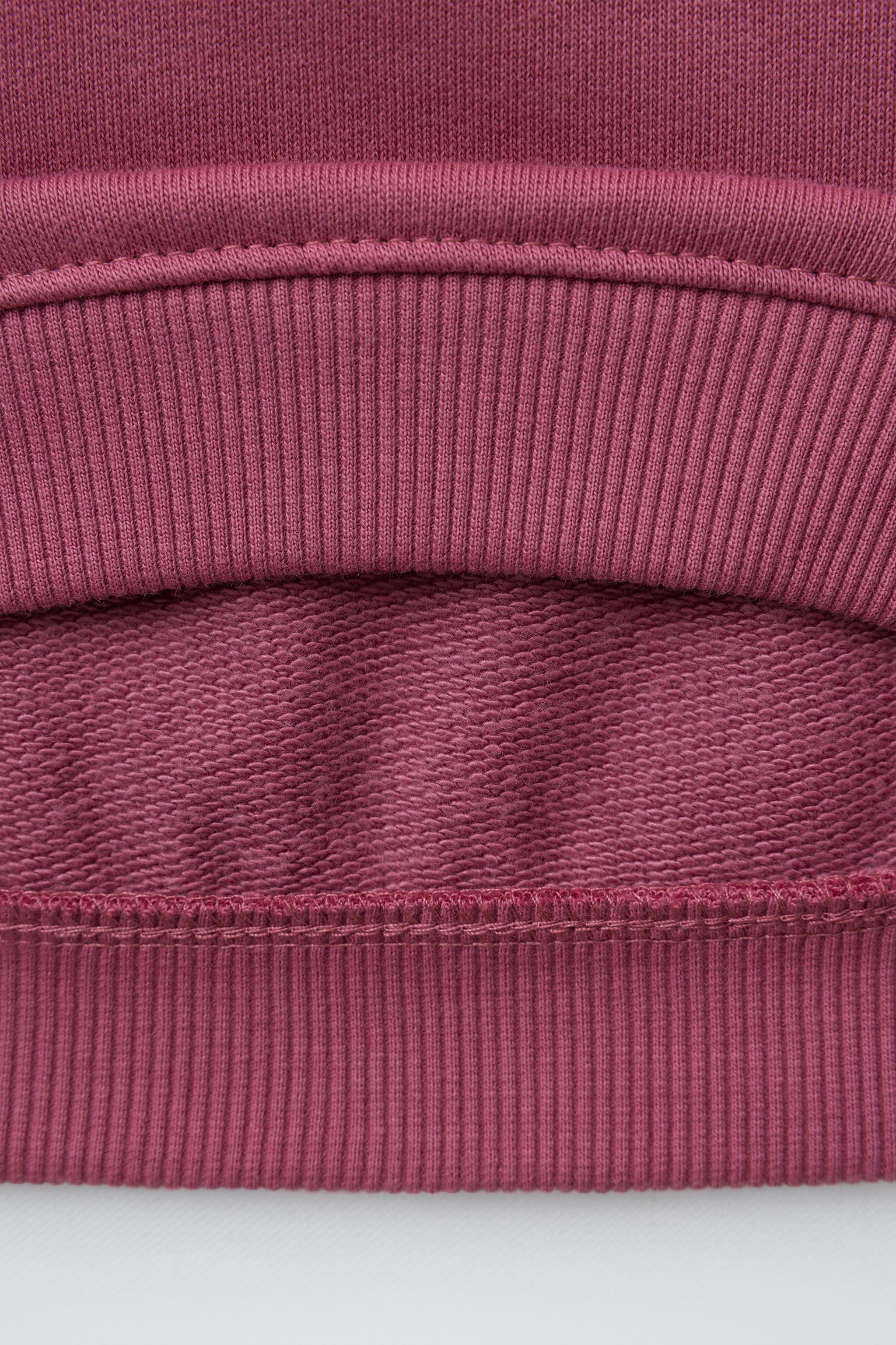 RAISED PRINT SWEATSHIRT