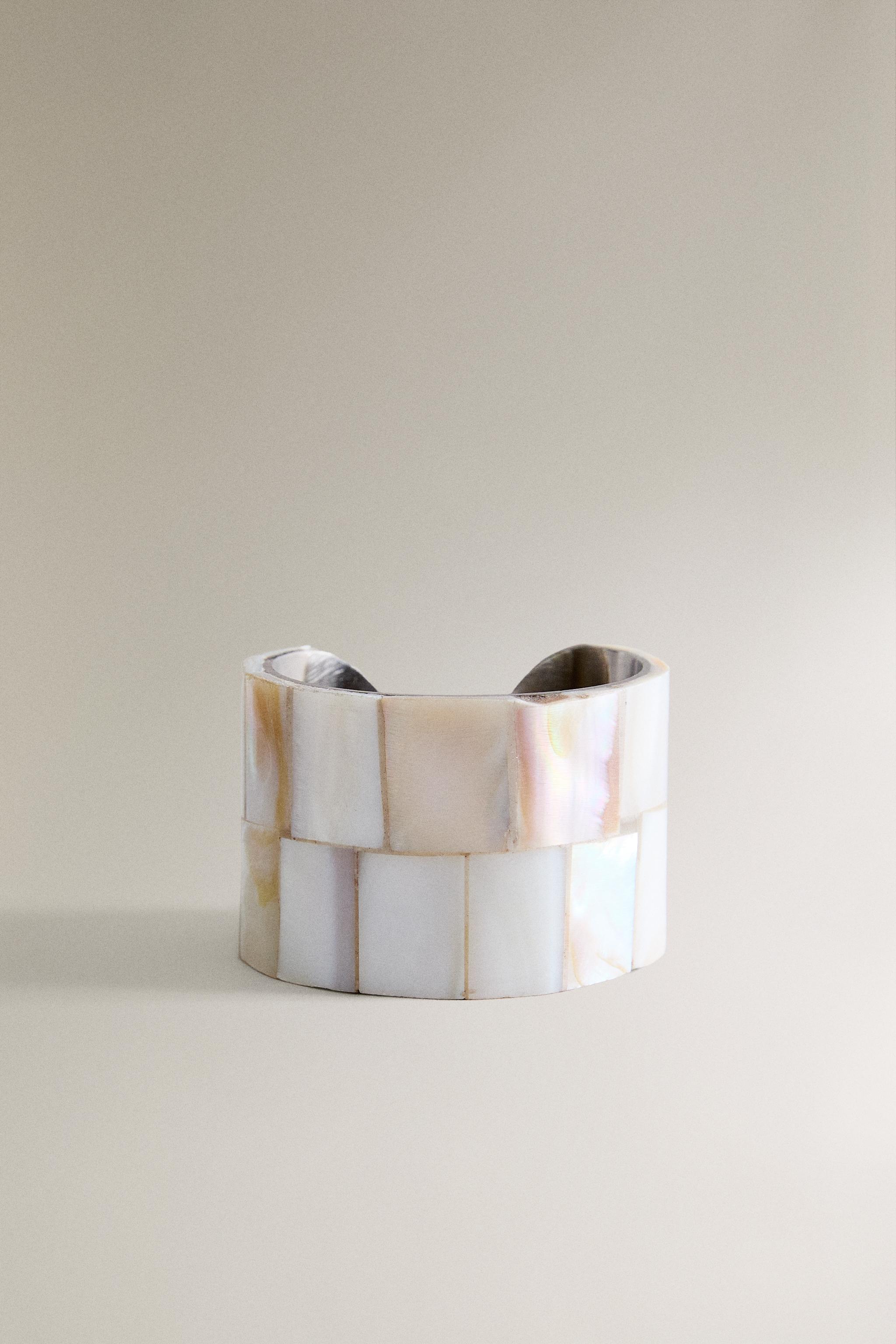 SET OF MOTHER-OF-PEARL NAPKIN RINGS (SET OF 4)