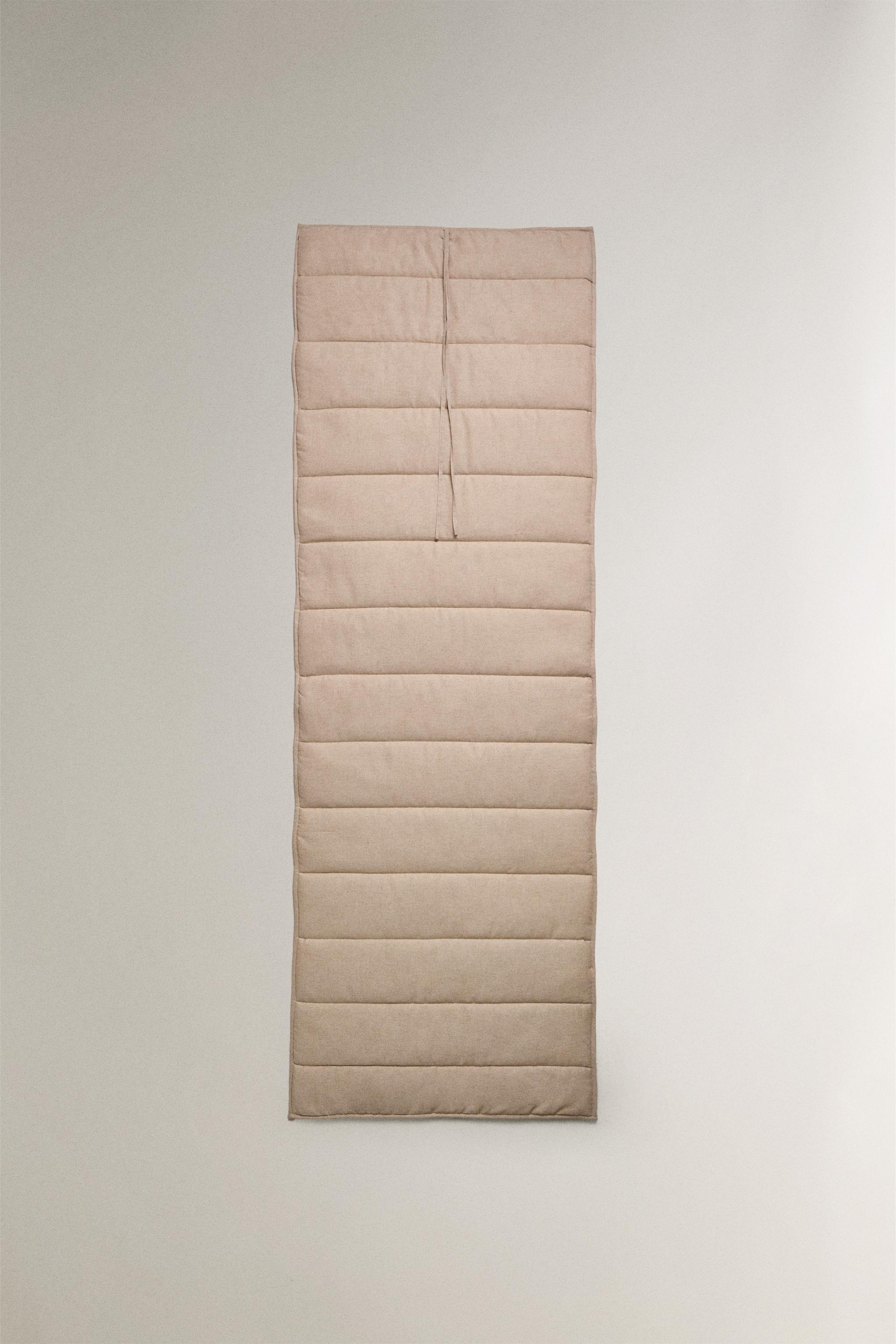 QUILTED TOPPER MADE OF TOWEL FABRIC