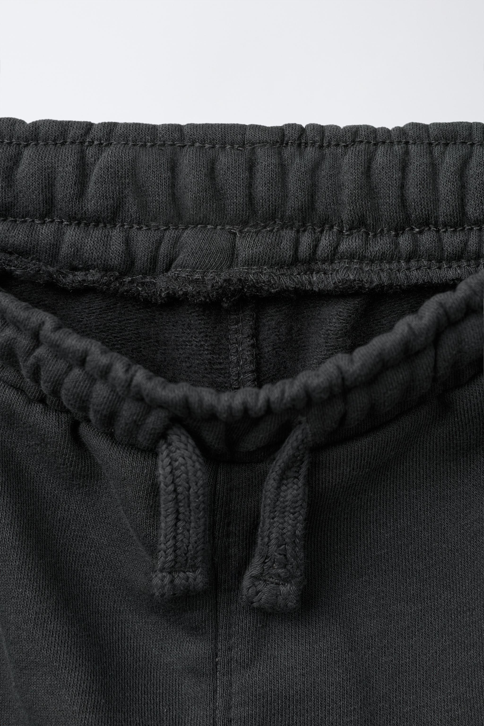 SHORT SLEEVE SWEATSHIRT AND JOGGER PANTS SET TEXT