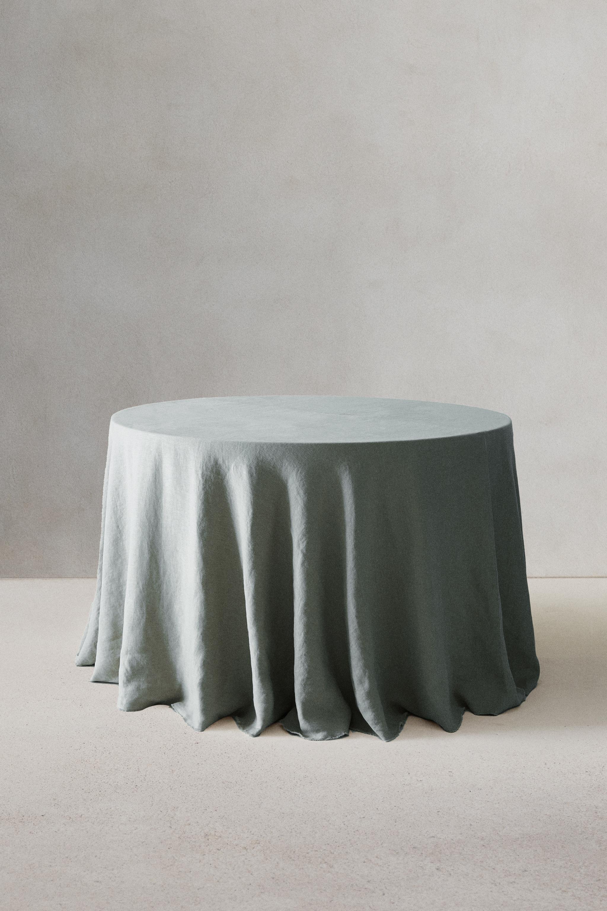 TABLECLOTH 01
