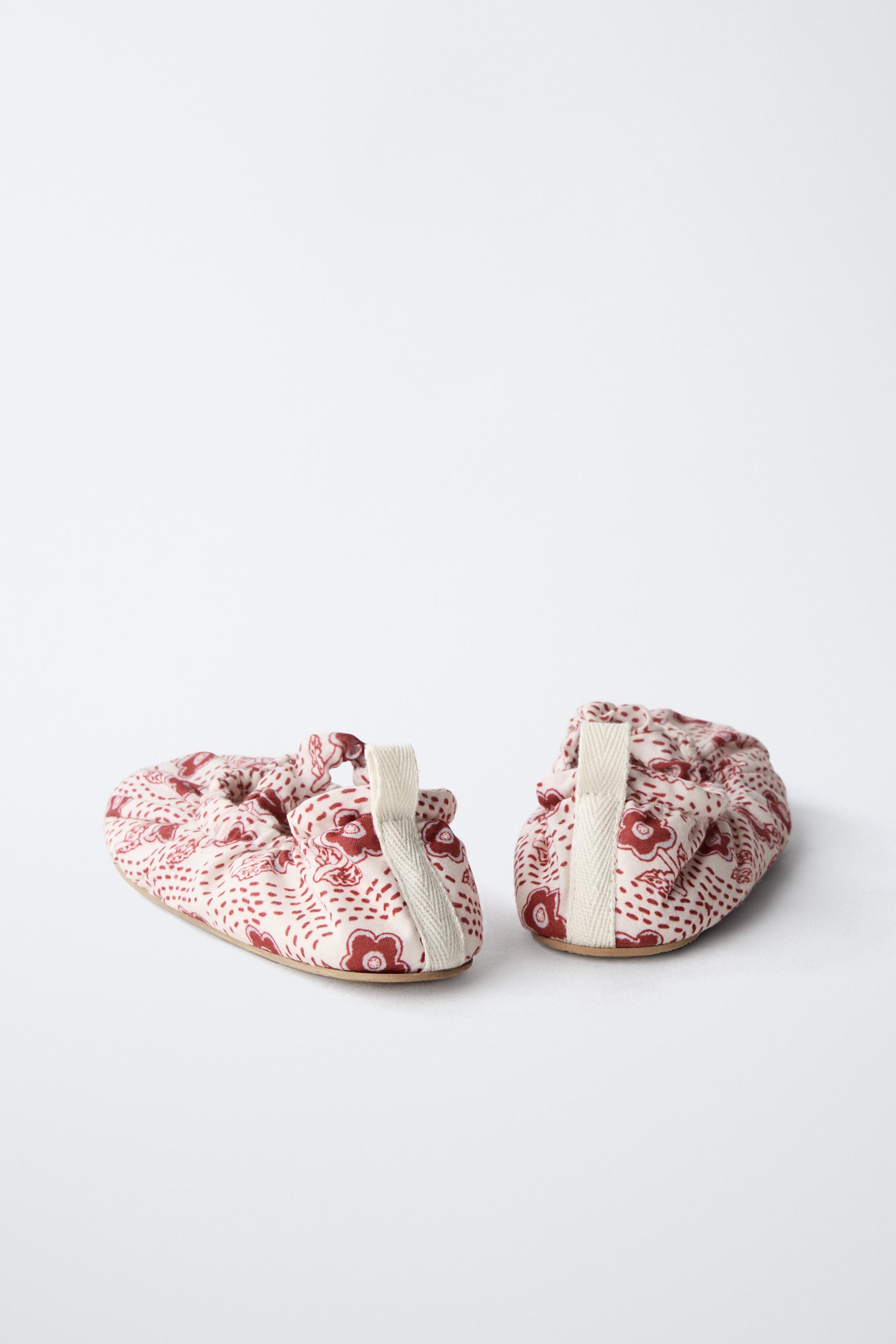 BALLET FLATS WITH DETAIL