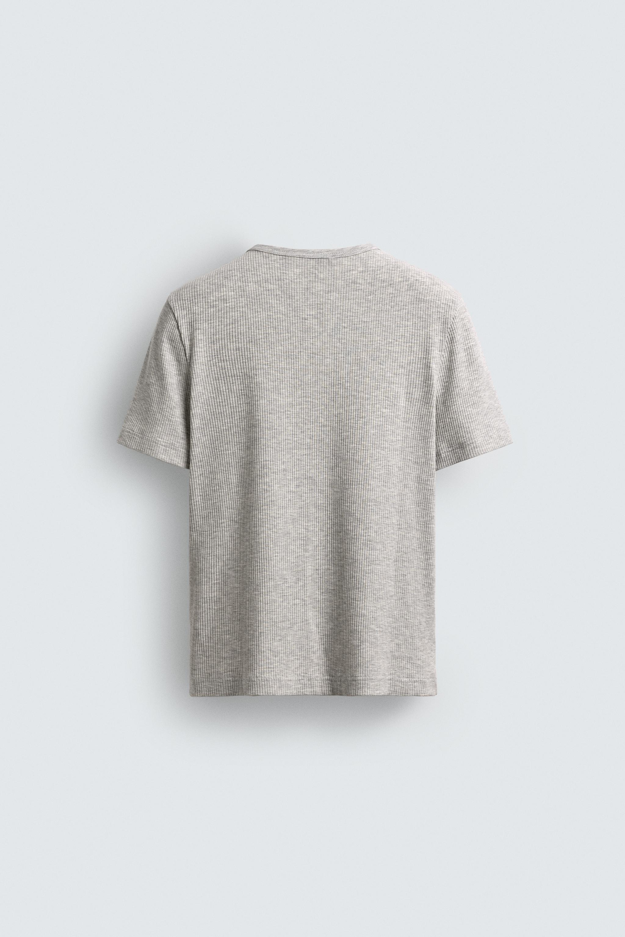 BUTTON-NECK T-SHIRT