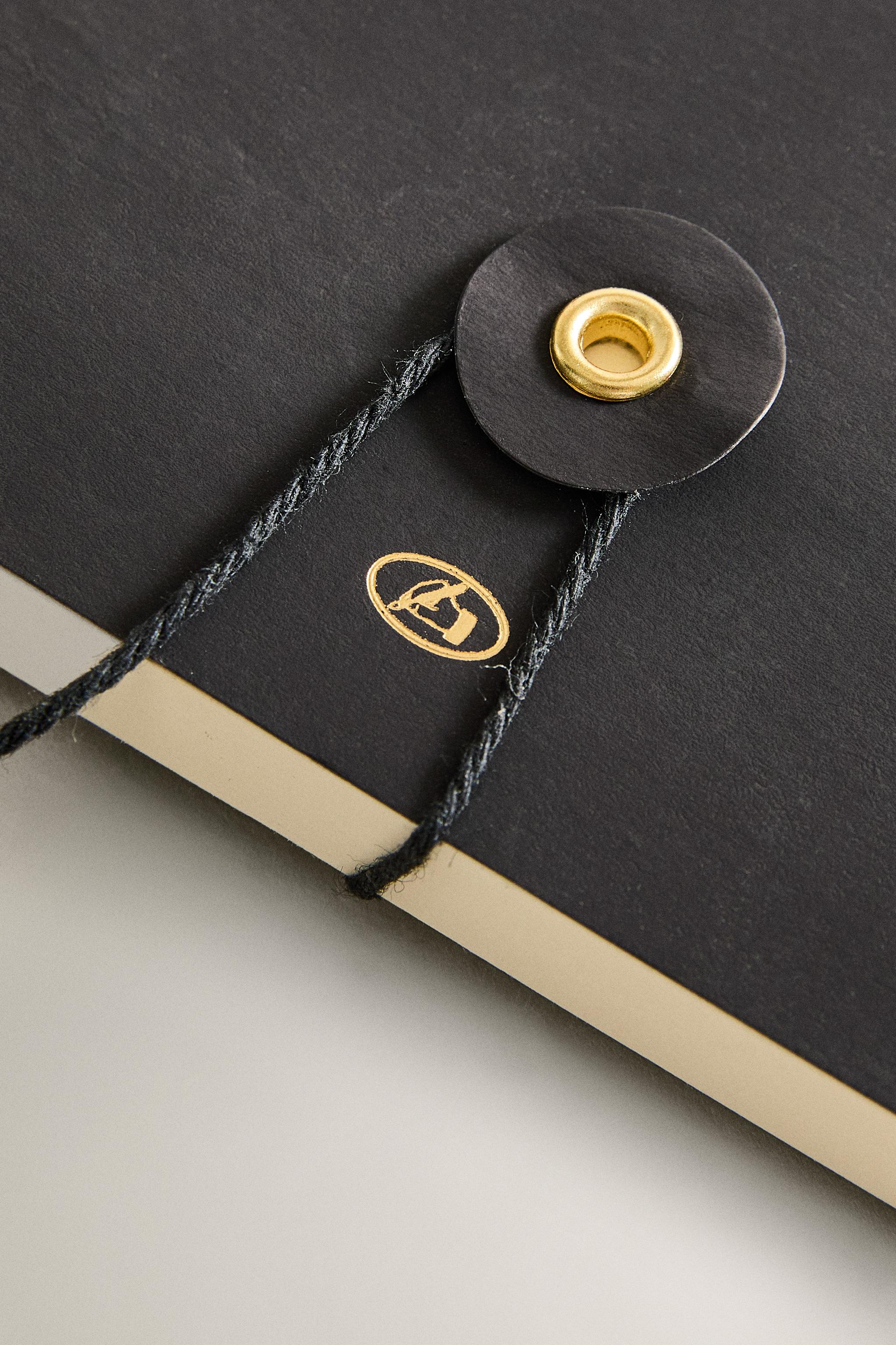 WEEKLY PLANNER WITH A CLASP