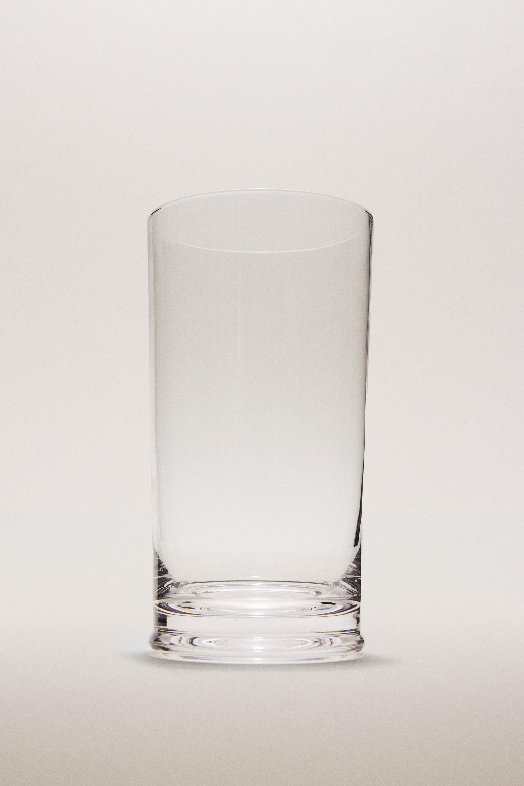TALL TRANSPARENT GLASS TUMBLER