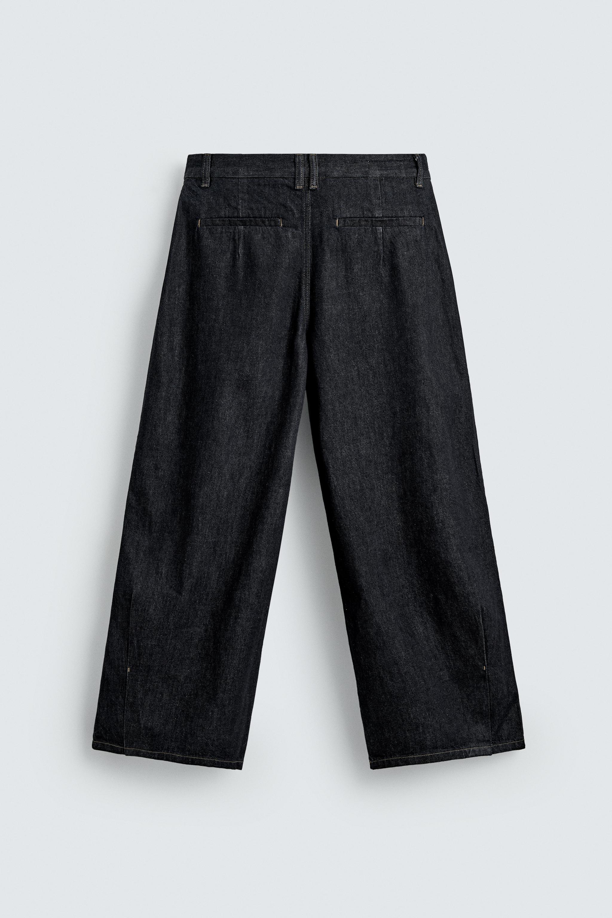 PLEATED WIDE FIT JEANS