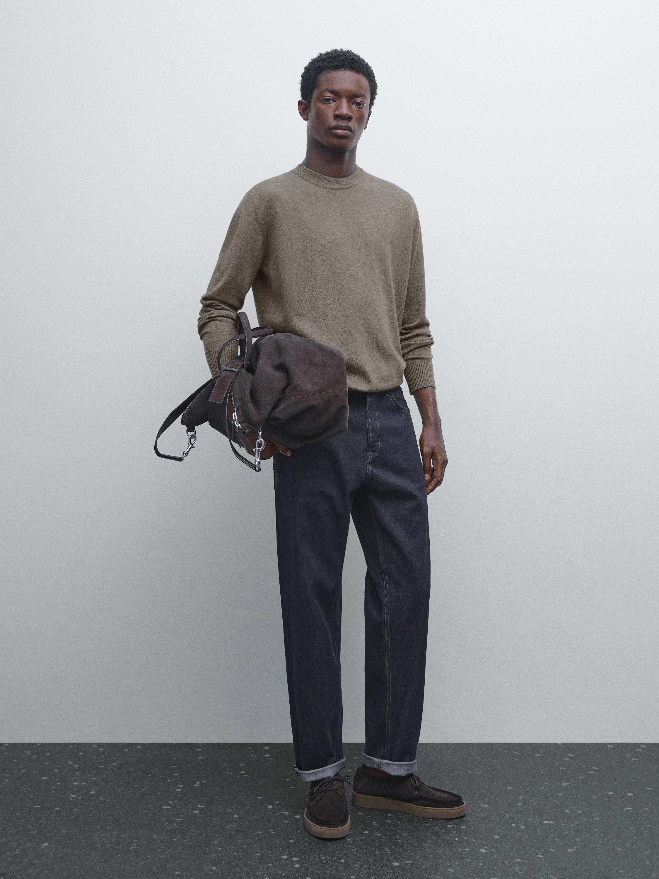 Crew neck knit sweater