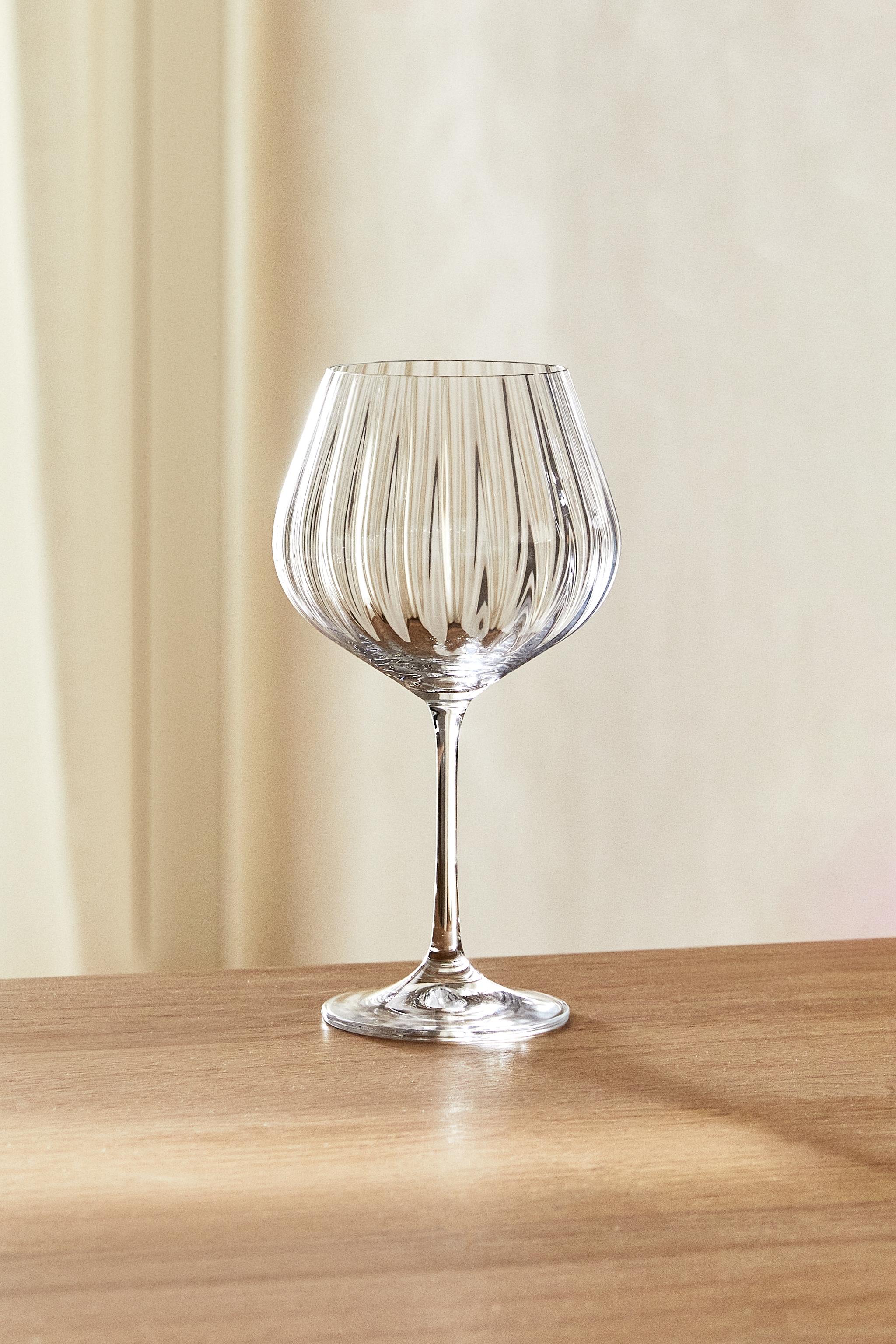 WAVY-EFFECT BOHEMIA CRYSTAL WINE GLASS