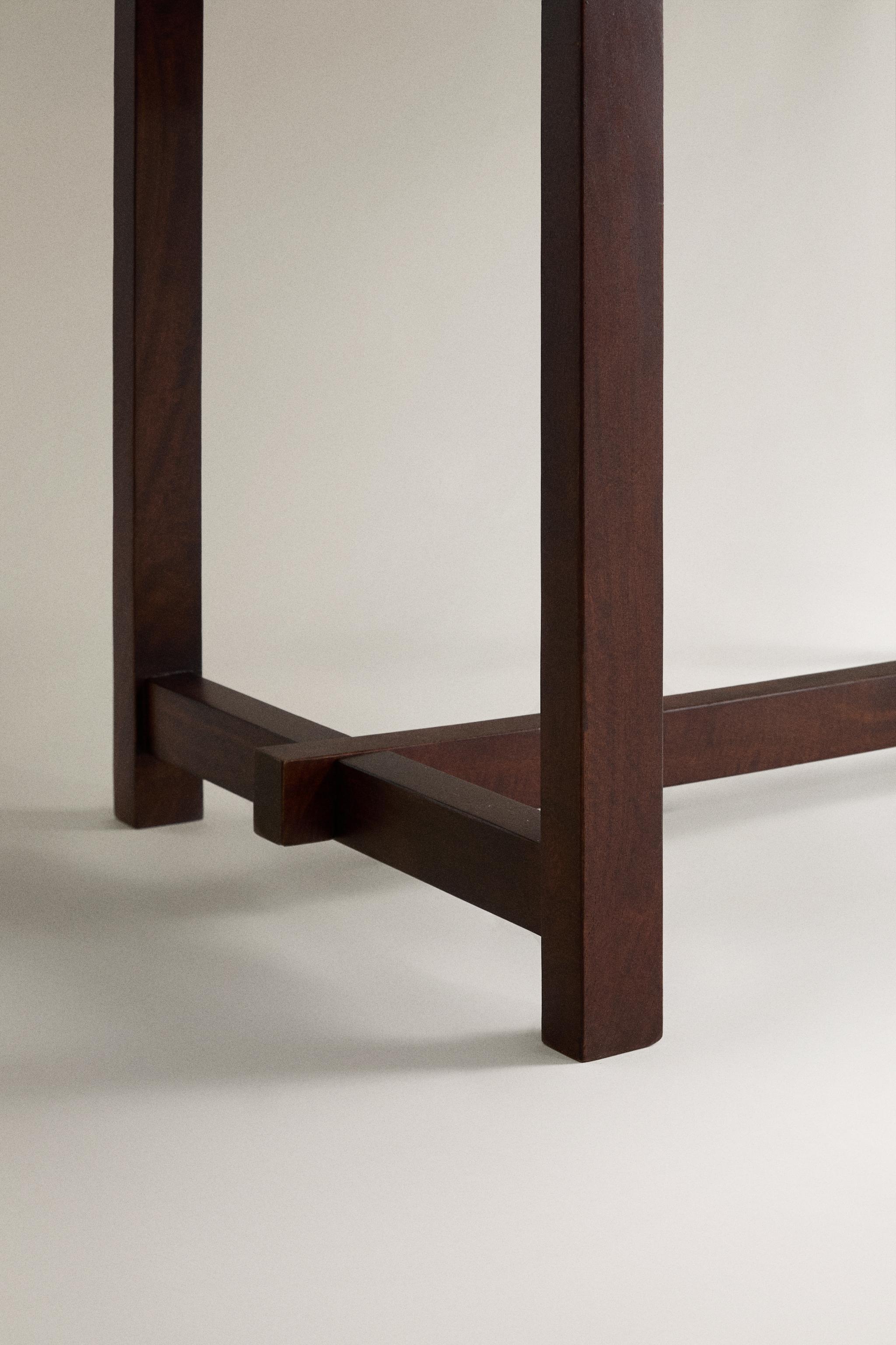 TABLE WITH AN AGED FINISH