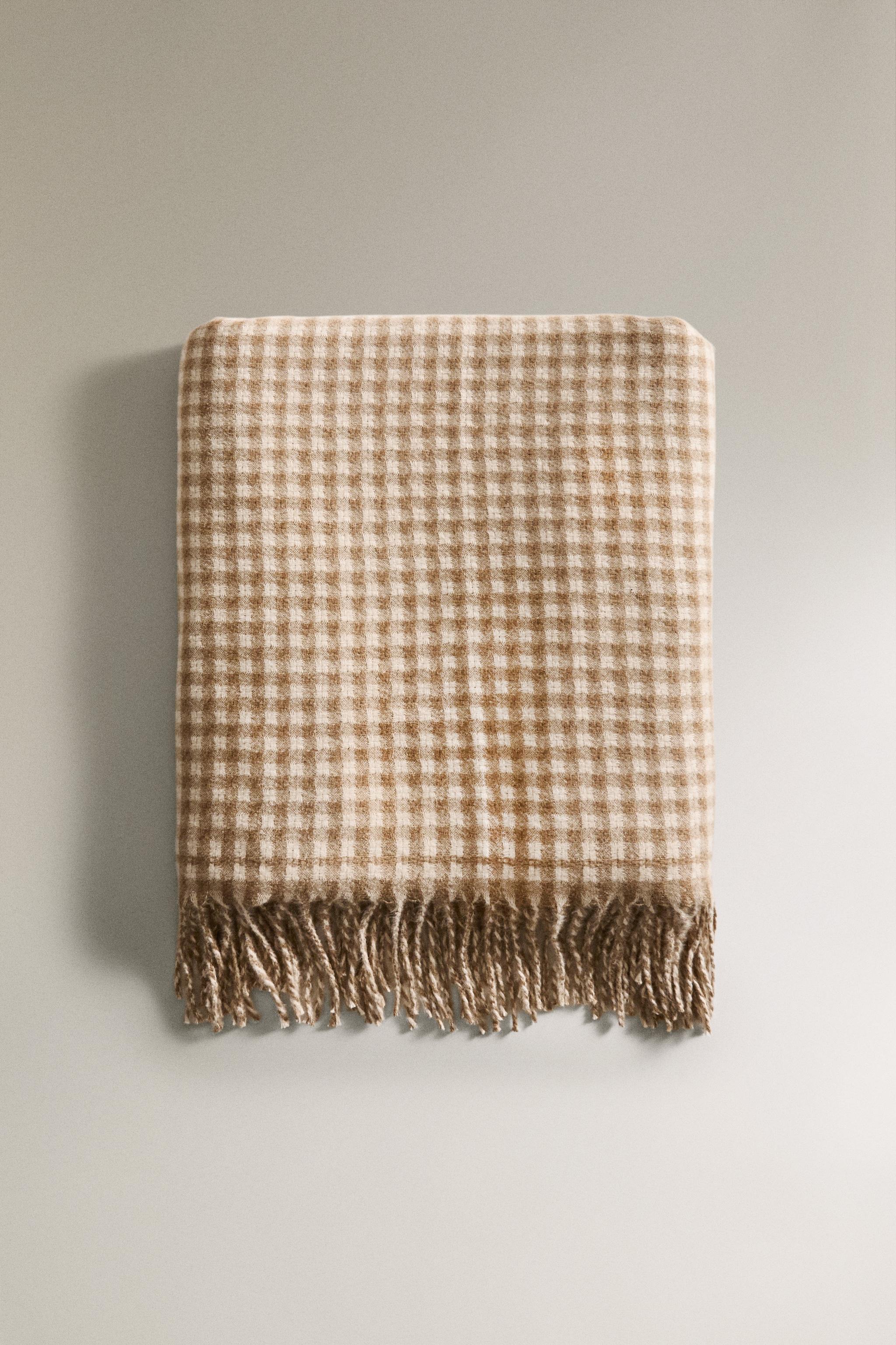 CHECK BLANKET WITH FRINGING