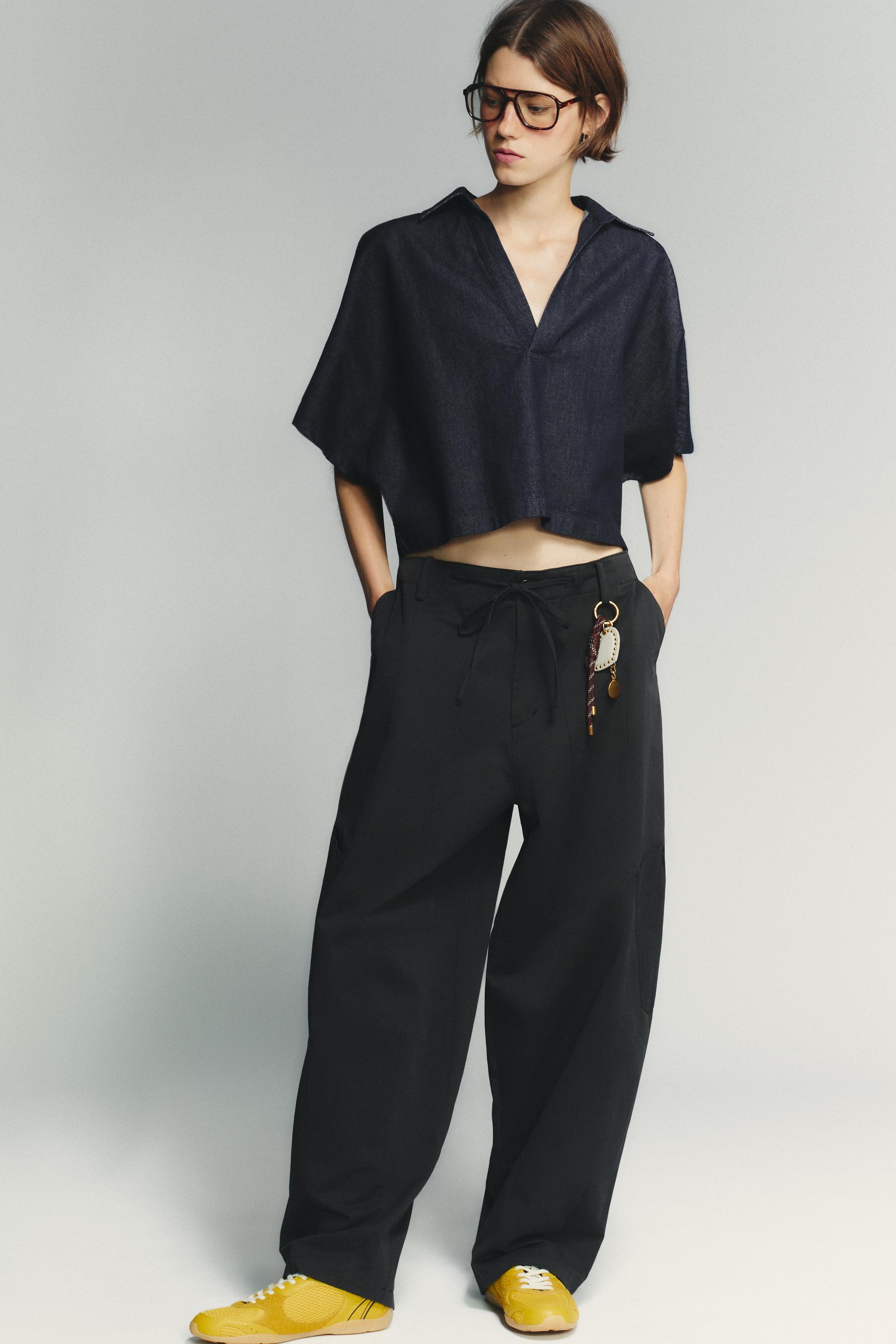 CONTRAST RUNNING SHOES