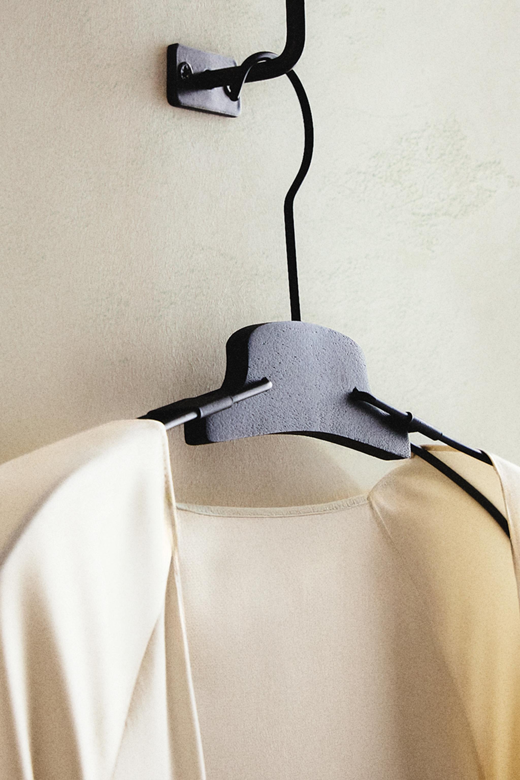 FOLDABLE METAL HANGER