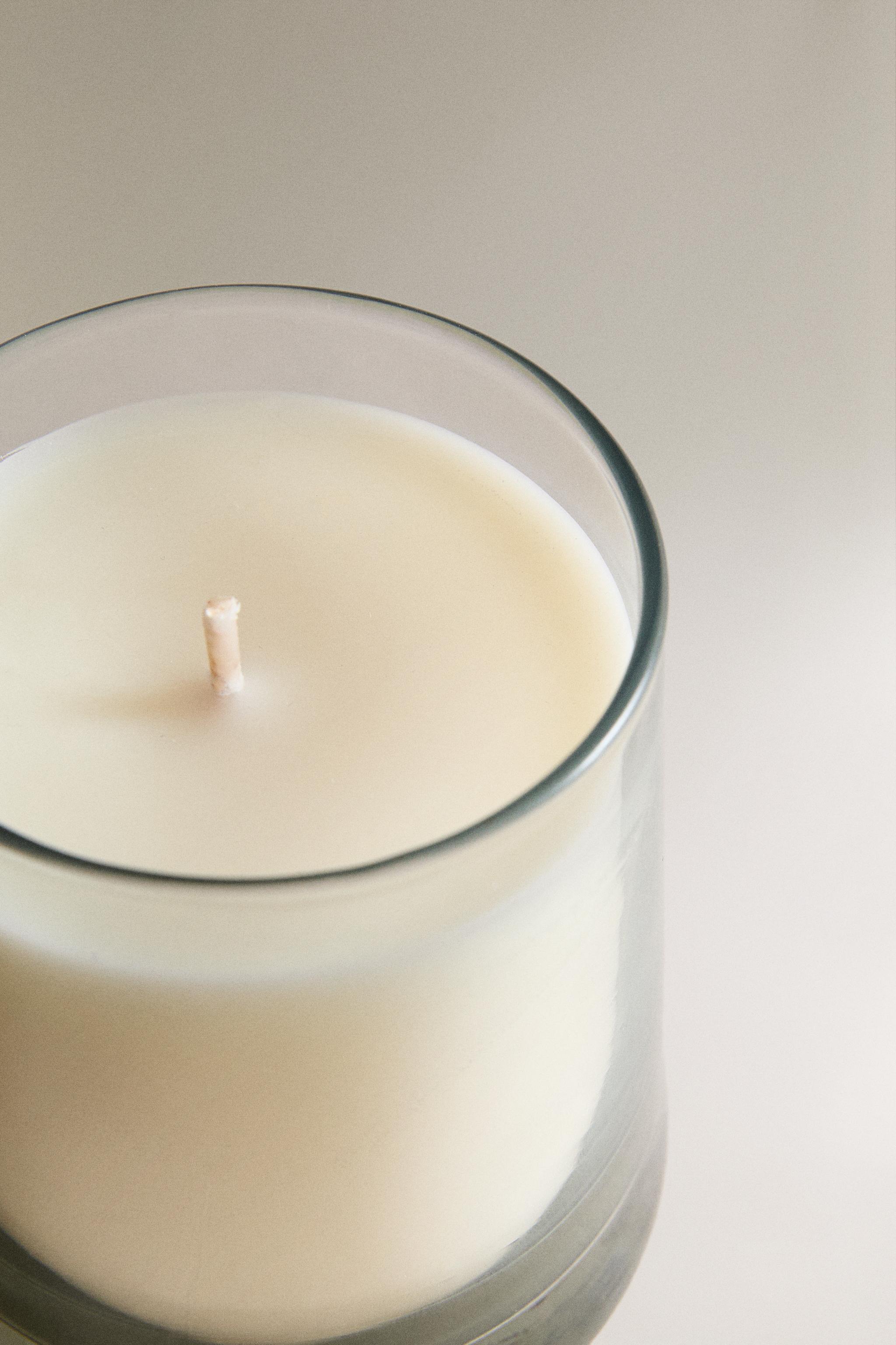 (180 G) ÉCLAT DE LYS SCENTED CANDLE