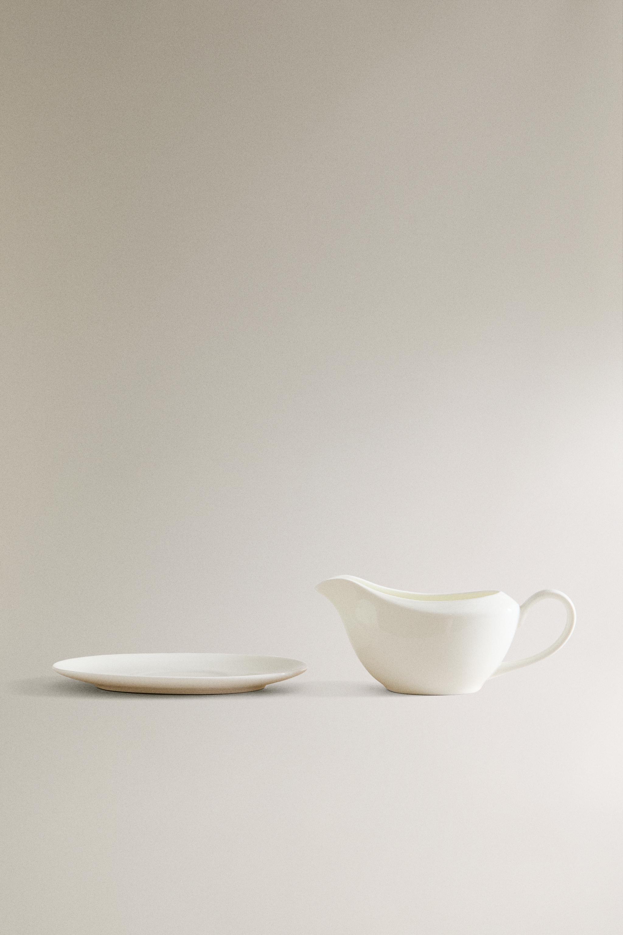 BONE CHINA GRAVY BOAT