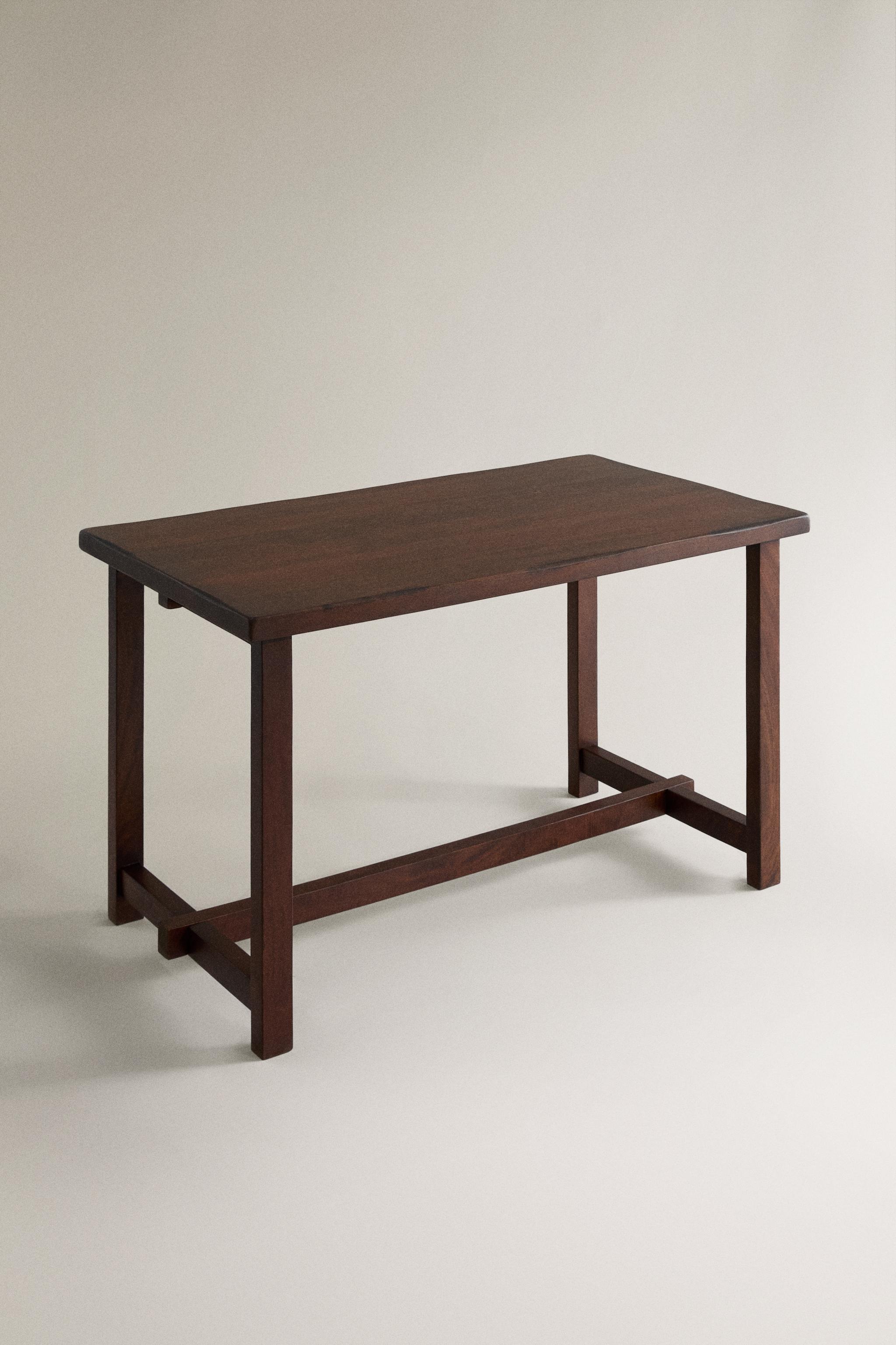 TABLE WITH AN AGED FINISH